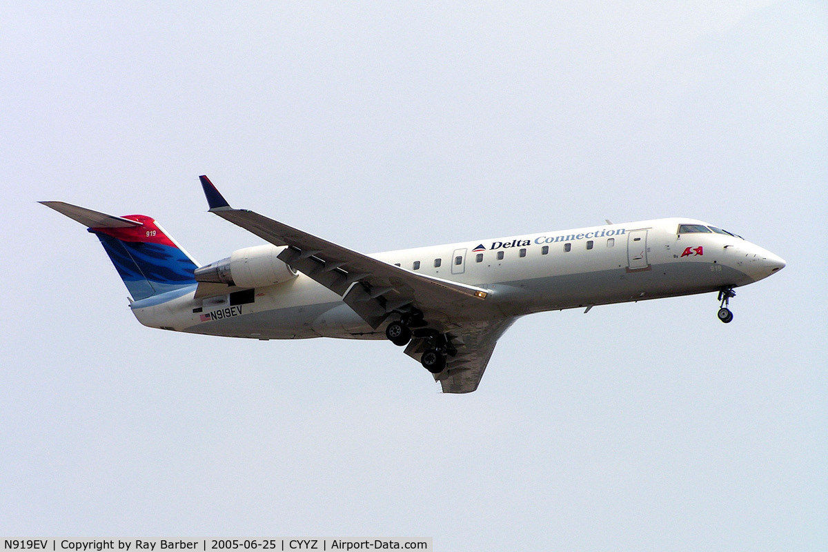 N919EV, 2003 Bombardier CRJ-200ER (CL-600-2B19) C/N 7780, Canadair CRJ-200ER [7780] (Delta Connection) Toronto~C 25/06/2005