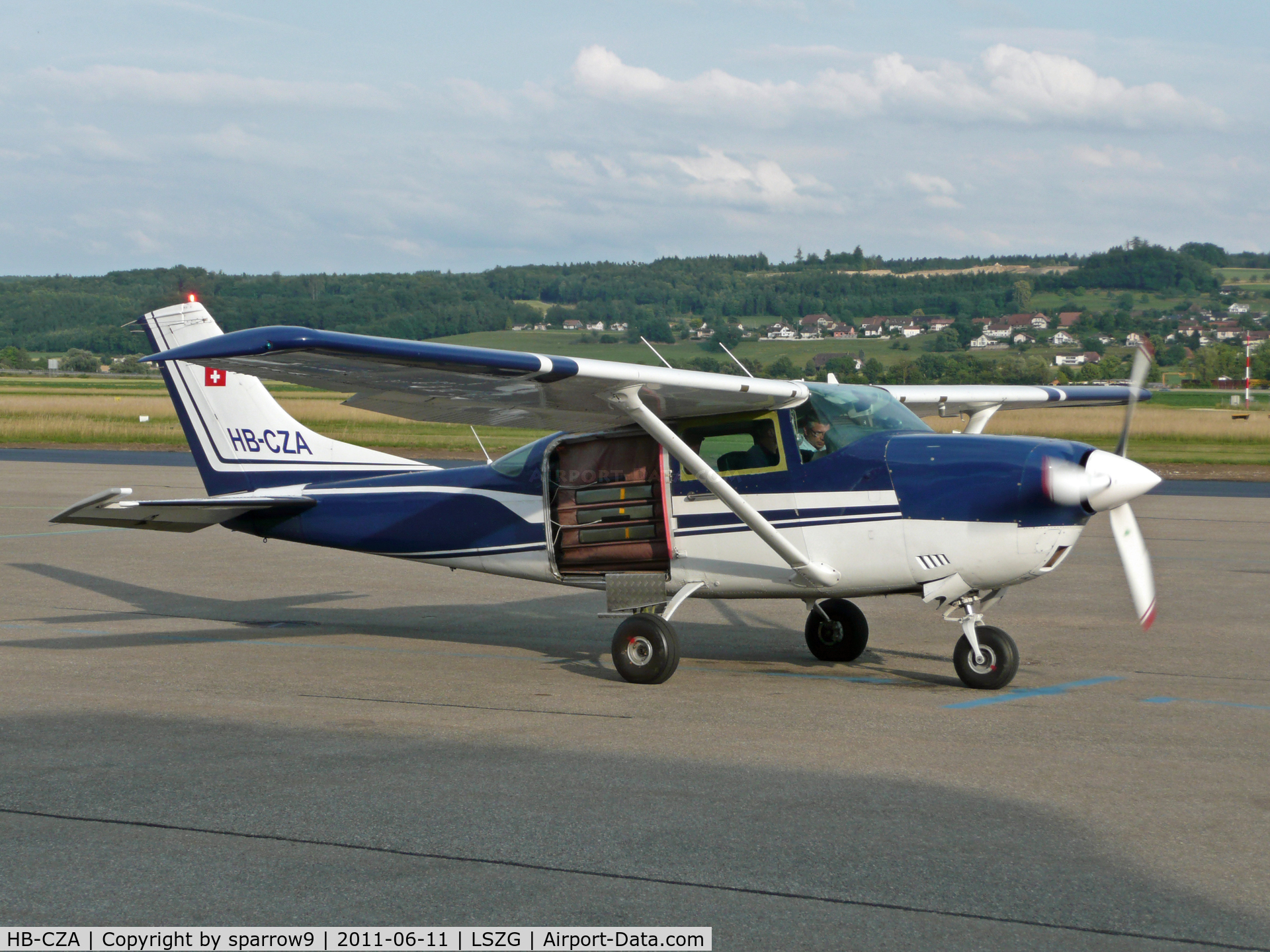 HB-CZA, 1973 Cessna U206F Stationair C/N U20602173, Pre-taxi-checks with a Thielert Engine. Strange sound.