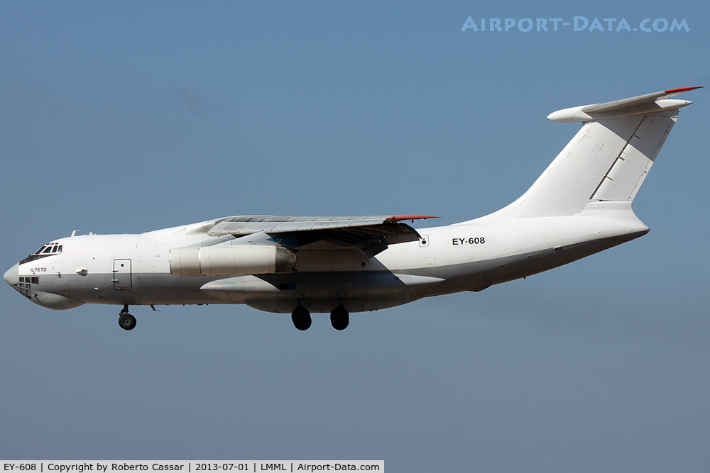 EY-608, 1991 Ilyushin Il-76TD C/N 1013405177, Landing runway 31 to pick up supplies for Libya