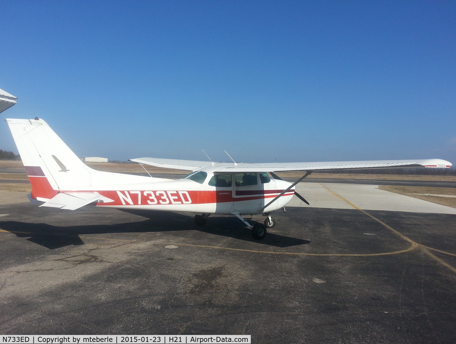 N733ED, 1976 Cessna 172N C/N 17268230, Right side