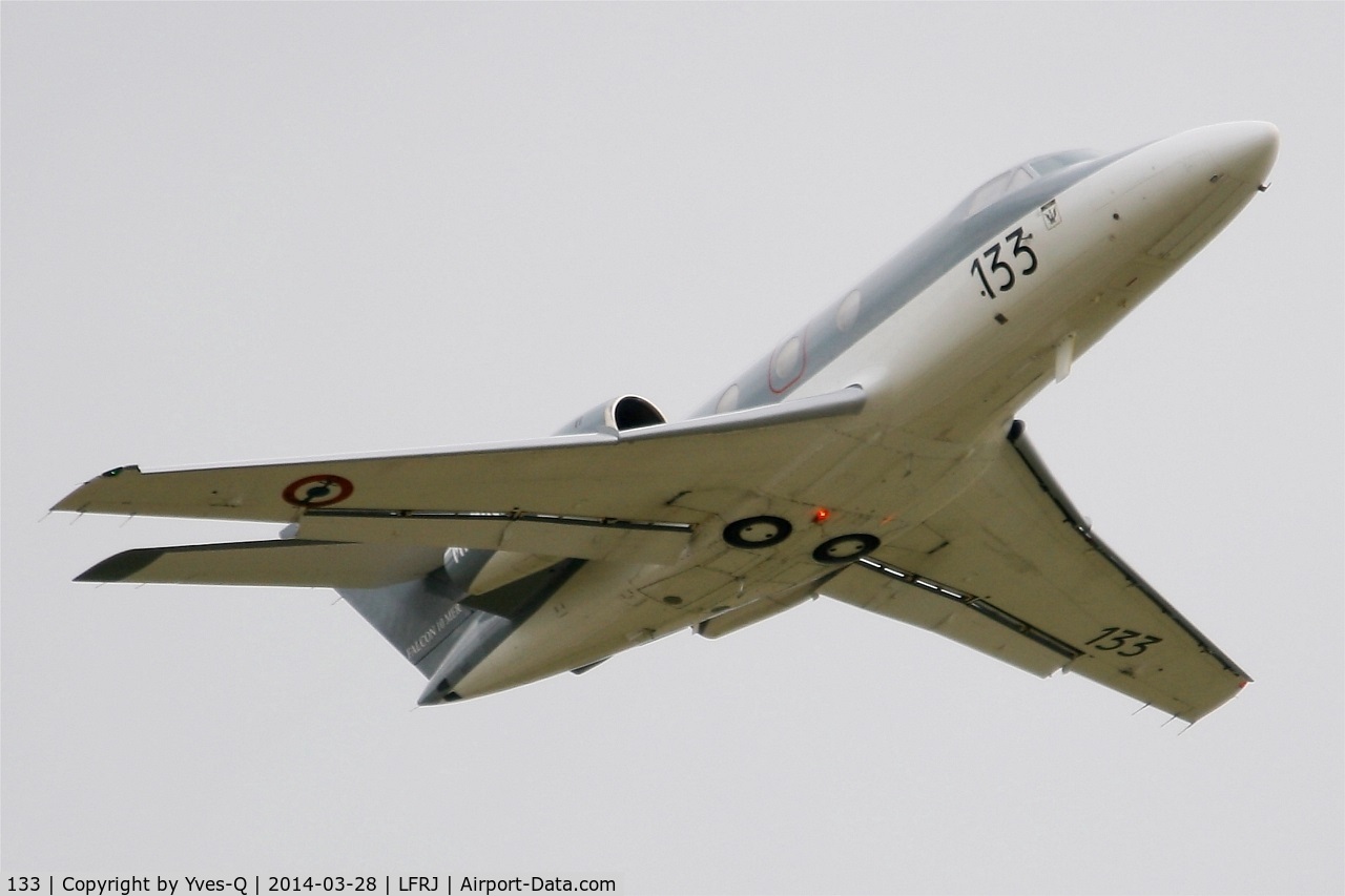 133, 1978 Dassault Falcon 10MER C/N 133, French Naval Aviation Falcon 10 MER, Take off rwy 26, Landivisiau Naval Air Base (LFRJ)