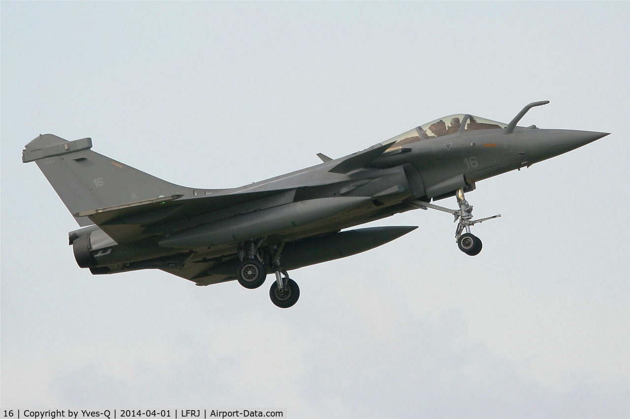16, Dassault Rafale M C/N 16, French Naval Aviation Dassault Rafale M, Short Approach Rwy 08, Landivisiau Naval Air Base (LFRJ)