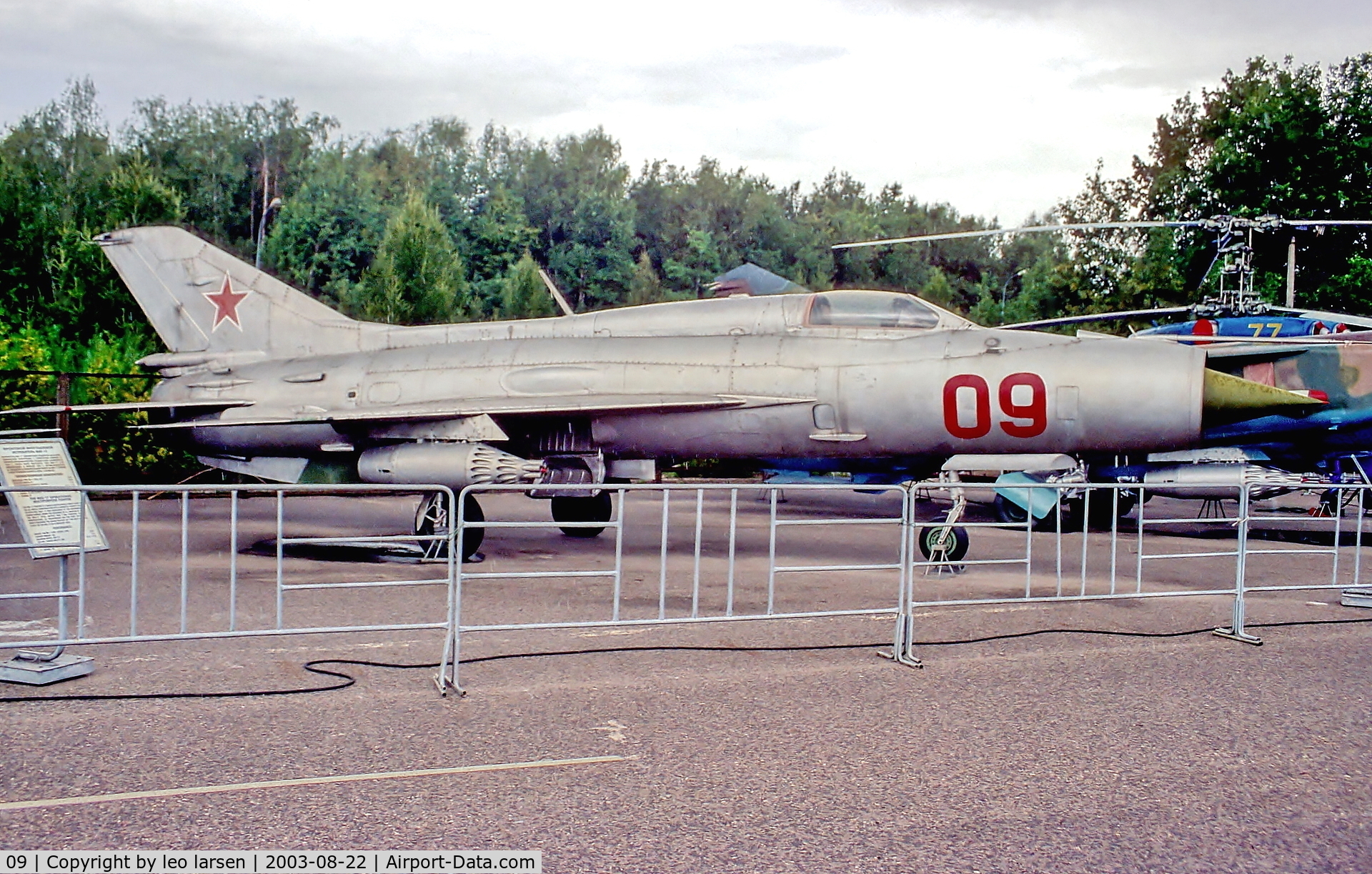 09, Mikoyan-Gurevich MiG-21PFS C/N N94210425, Great Patriotic Museum Moscow 22.8.03