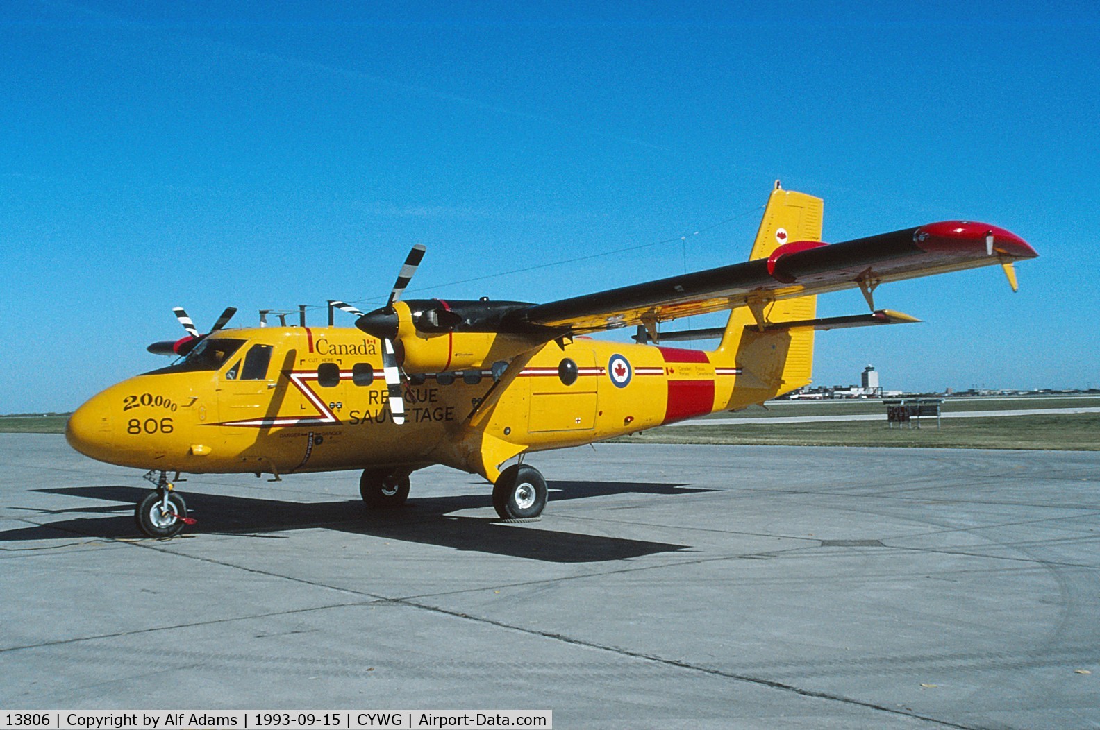 13806, 1971 De Havilland Canada CC-138 Twin Otter C/N 308, At a stopover in Winnipeg, Manitoba, Canada in 1993.