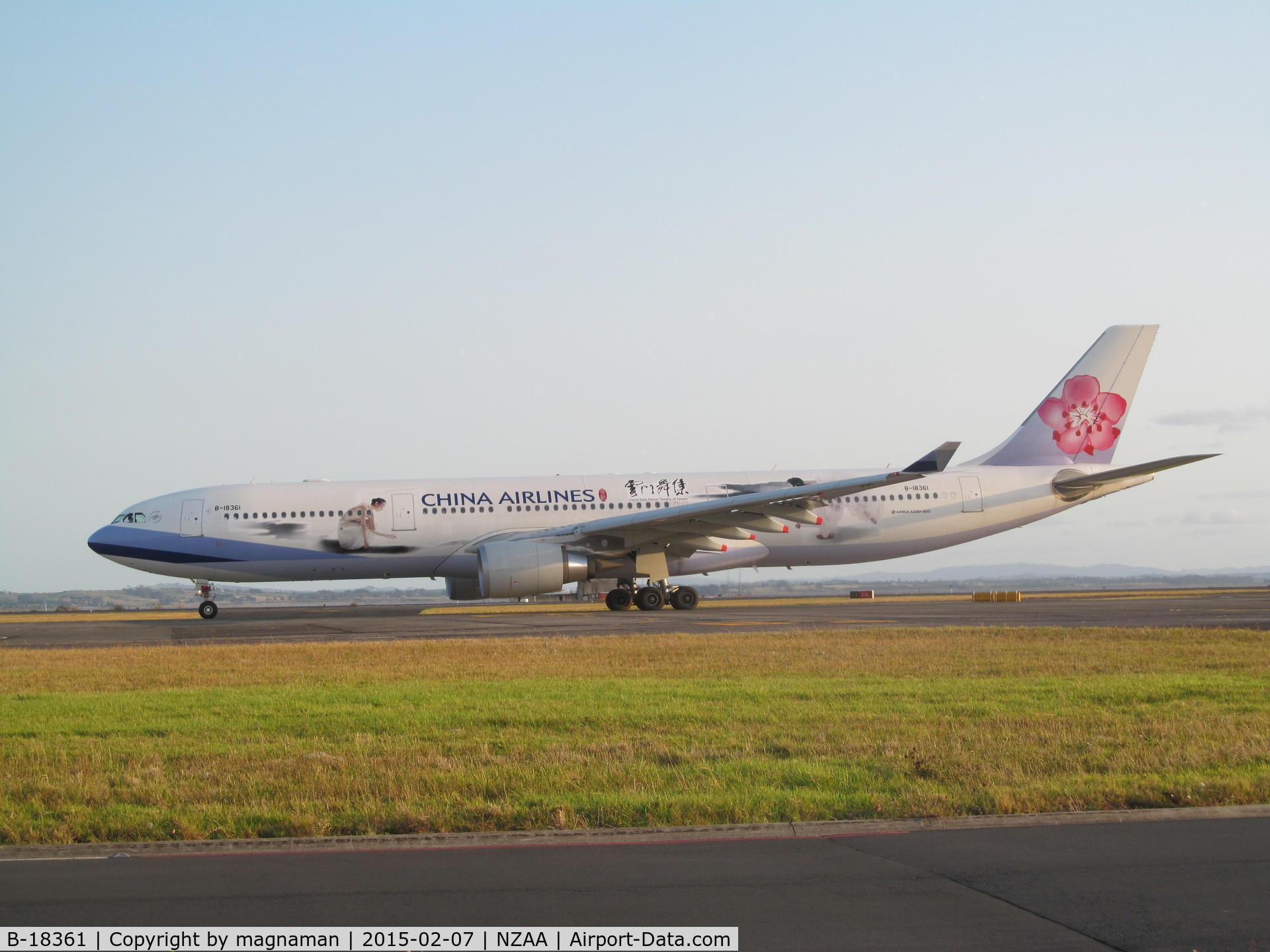 B-18361, 2014 Airbus A330-302 C/N 1539, Taxying out for departure - nice ballet c/s