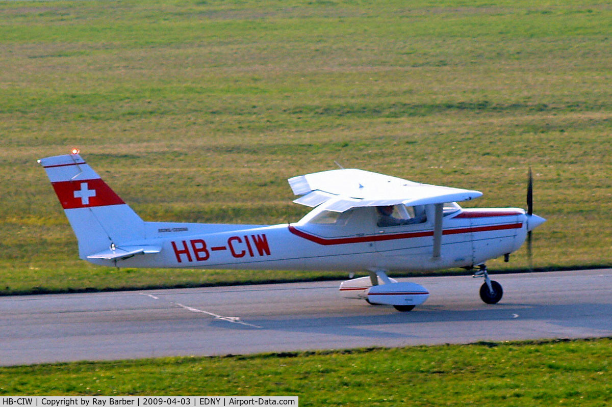 HB-CIW, 1987 Reims F152 C/N 1980, R/Cessna F.152 [1980] Friedrichshafen~D 03/04/2009