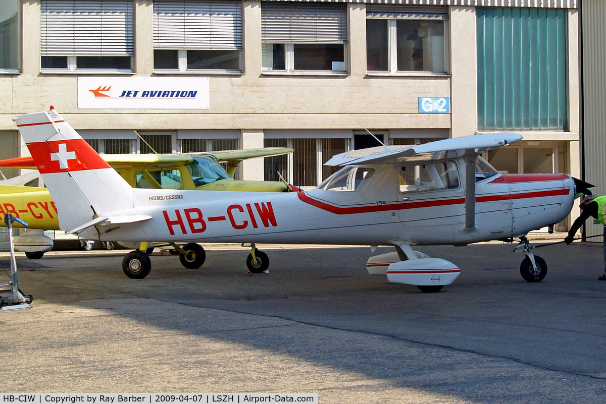HB-CIW, 1987 Reims F152 C/N 1980, R/Cessna F.152 [1980] Zurich~HB 05/04/2009
