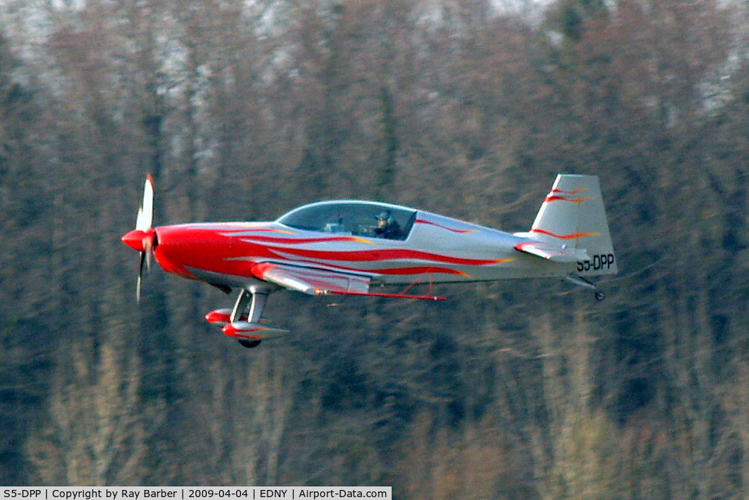 S5-DPP, 2001 Extra EA-300L C/N 140, Extra EA.300L [140] Friedrichshafen~D 04/04/2009