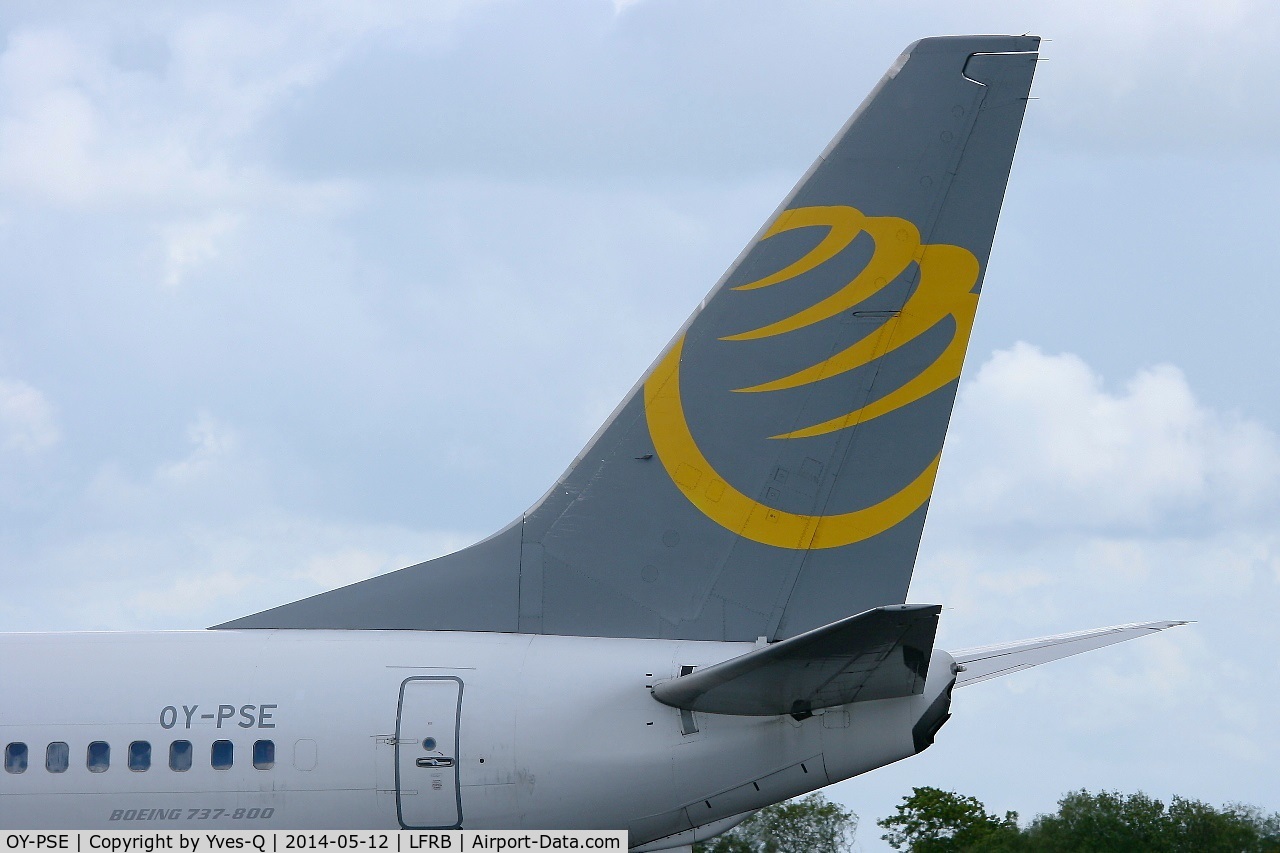 OY-PSE, 2000 Boeing 737-809 C/N 30664, Boeing 737-809, Brest-Bretagne Airport (LFRB-BES)