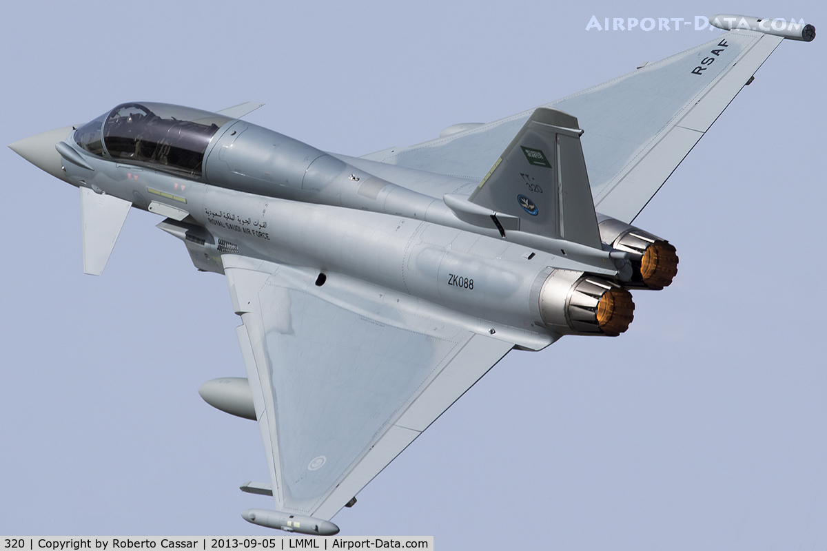 320, 2013 Eurofighter EF-2000 Typhoon T3 C/N CT010, Banking left upon arrival