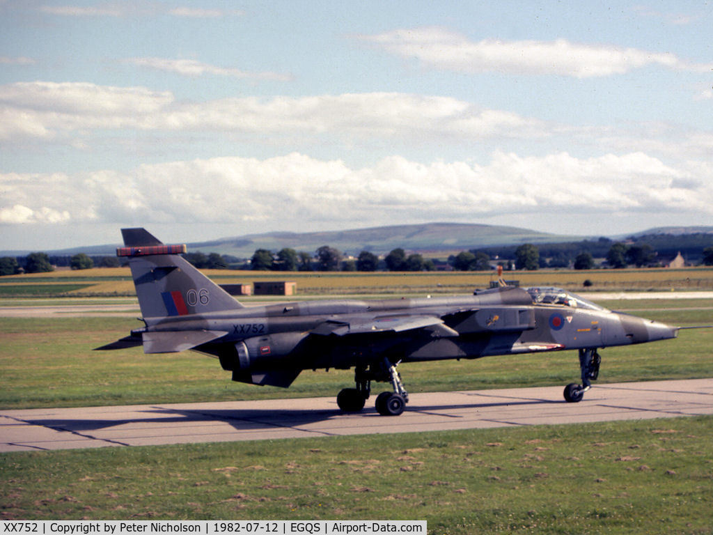 XX752, 1975 Sepecat Jaguar GR.1A C/N S.49, Jaguar GR.1 of 226 Operational Conversion Unit taxying to Runway 05 in the Summer of 1982.