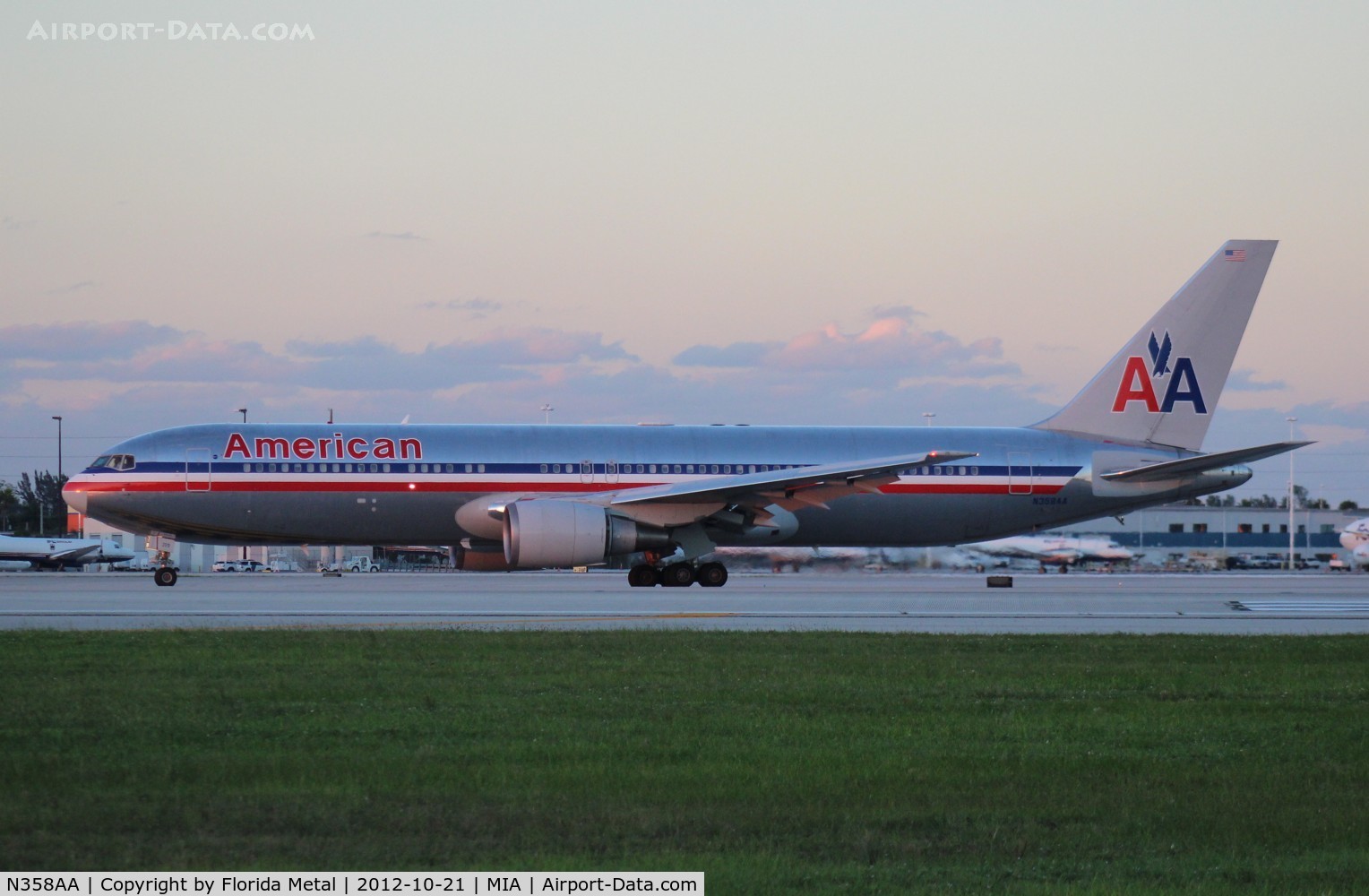 N358AA, 1988 Boeing 767-323 C/N 24039, American 767-300