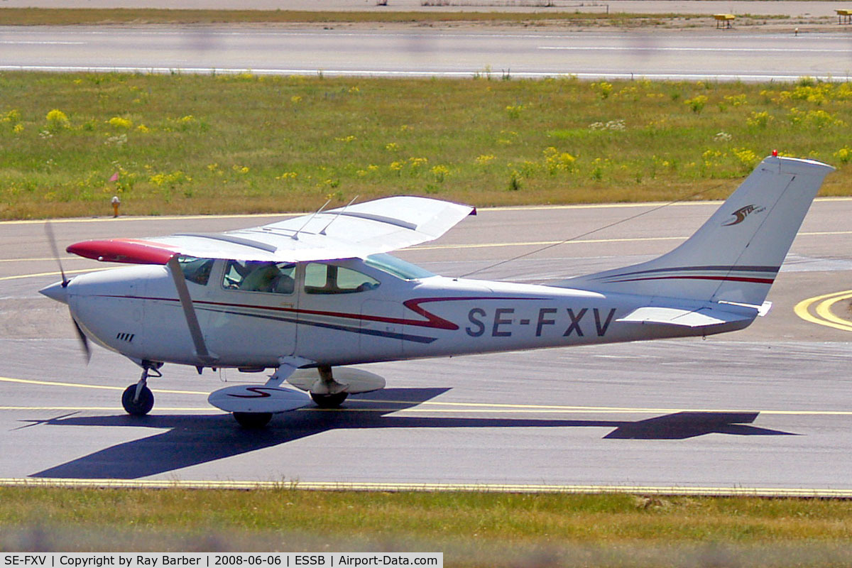 SE-FXV, 1972 Cessna 182P Skylane Skylane C/N 18261259, Cessna 182P Skylane [182-61259] Stockholm-Bromma~SE 06/06/2008