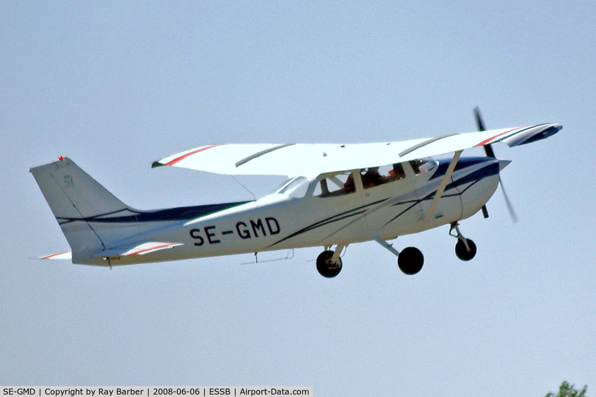 SE-GMD, 1975 Cessna F172M Skyhawk C/N F17201430, R/Cessna F.172M Skyhawk [1430] Stockholm-Bromma~SE 06/06/2008