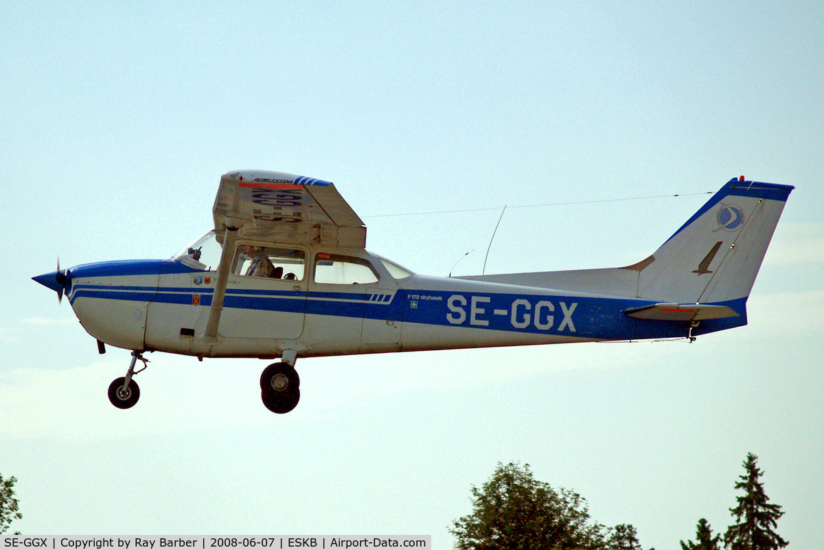 SE-GGX, 1975 Reims F172M Skyhawk C/N 1326, R/Cessna F.172M Skyhawk [1326] Stockholm-Barkarby~SE 07/06/2008
