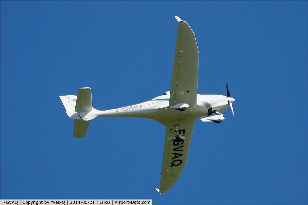 F-GVAQ, Aquila A210 (AT01) C/N AT01-104, Aquila A210 (AT01), Take off rwy 07R, Brest-Bretagne Airport (LFRB-BES)