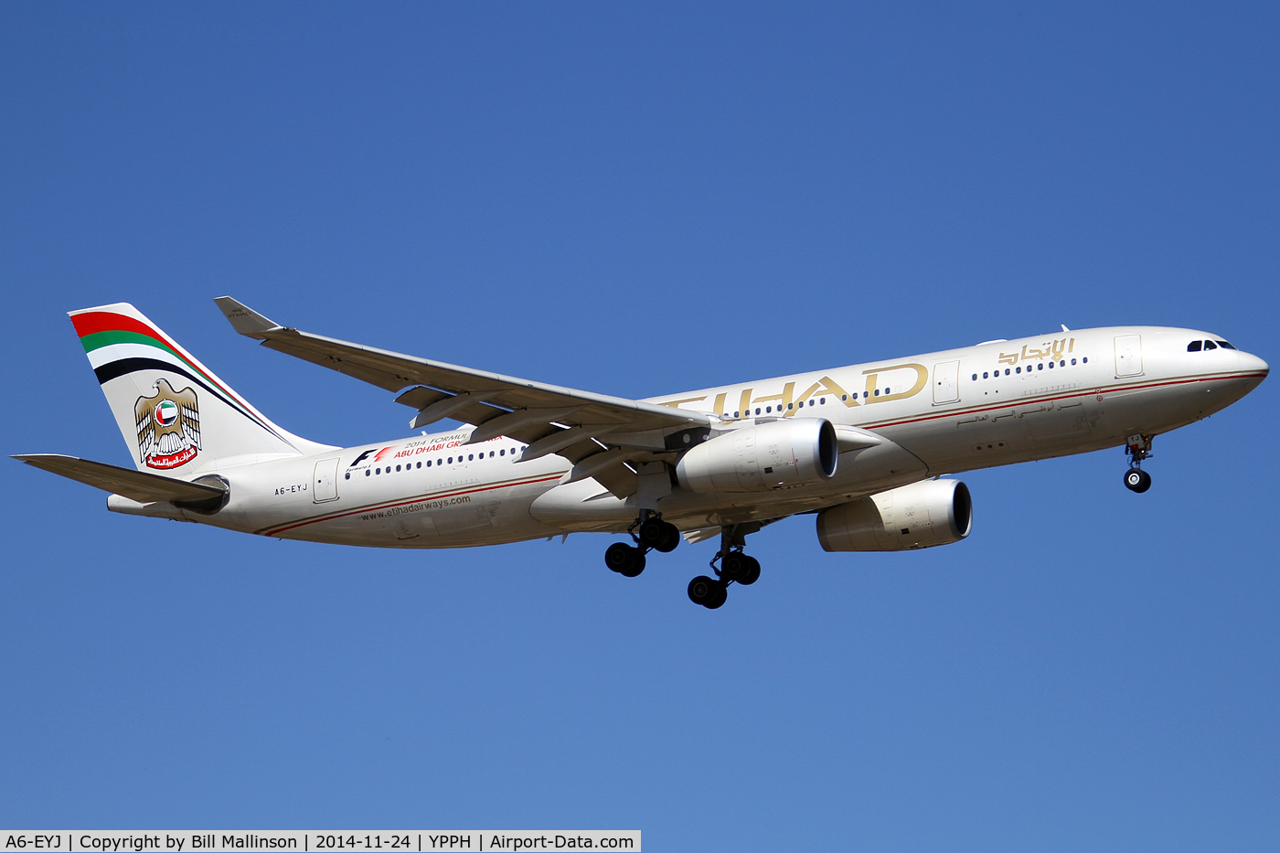 A6-EYJ, 2006 Airbus A330-243 C/N 737, finals to 21