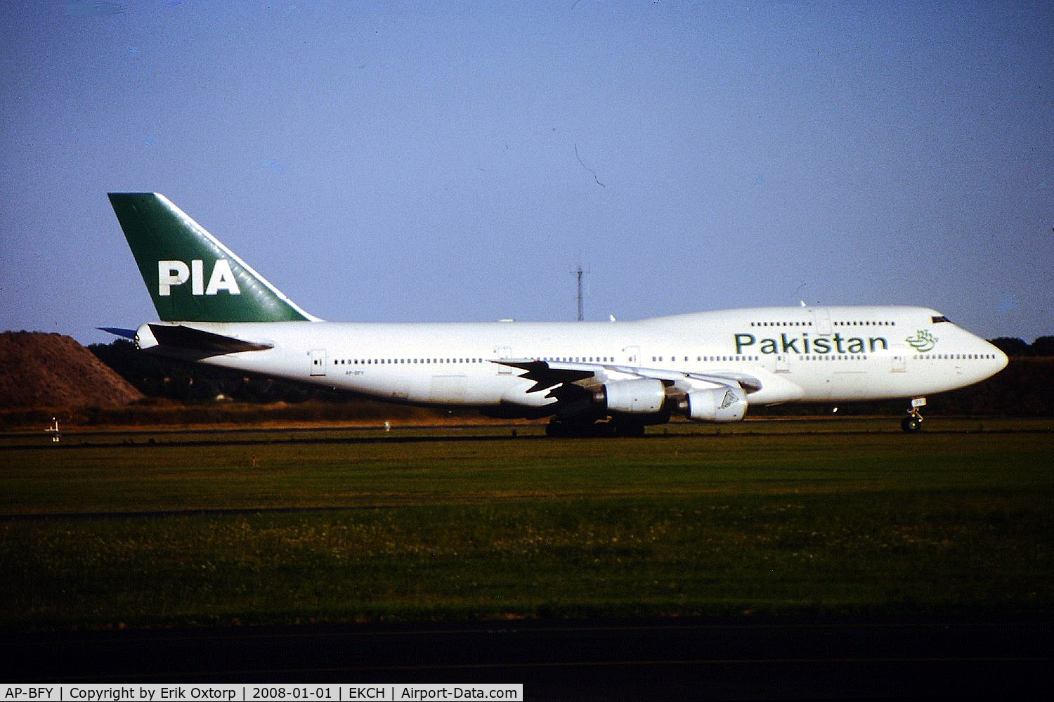AP-BFY, 1987 Boeing 747-367 C/N 23920, AP-BYF in CPH, AUG03