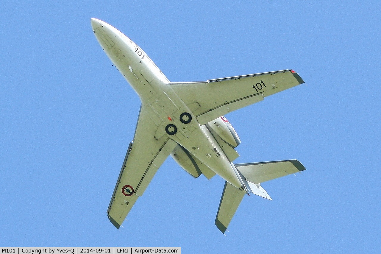 M101, 1977 Dassault Falcon 10MER C/N 101, French naval aviation Dassault Falcon 10 MER, Take off rwy 26, Landivisiau naval air base (LFRJ)