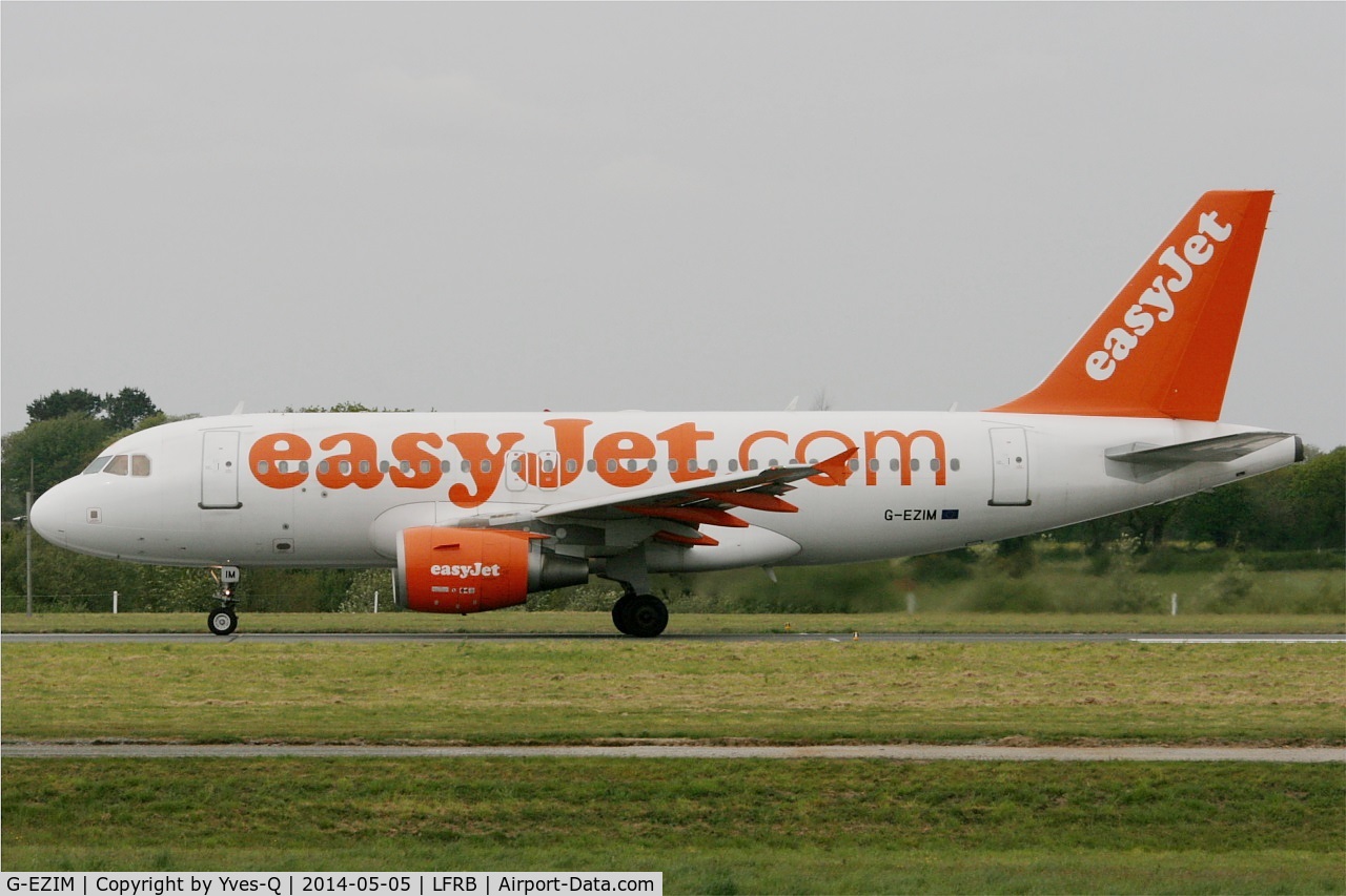 G-EZIM, 2005 Airbus A319-111 C/N 2495, Airbus A319-111, Take off rwy 25L, Brest-Bretagne Airport (LFRB-BES)