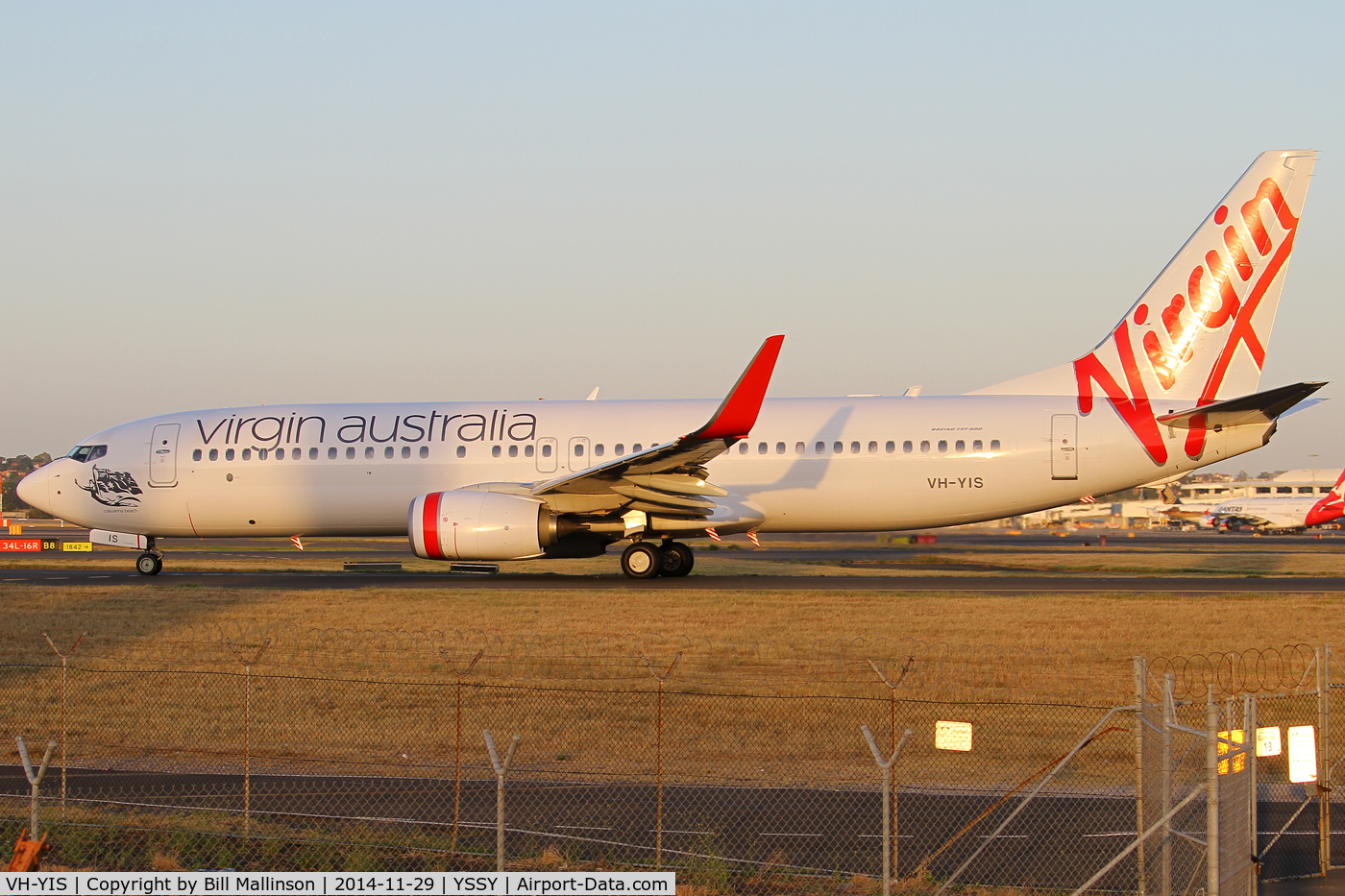 VH-YIS, 2012 Boeing 737-8FE C/N 39926, taxiing to 34R