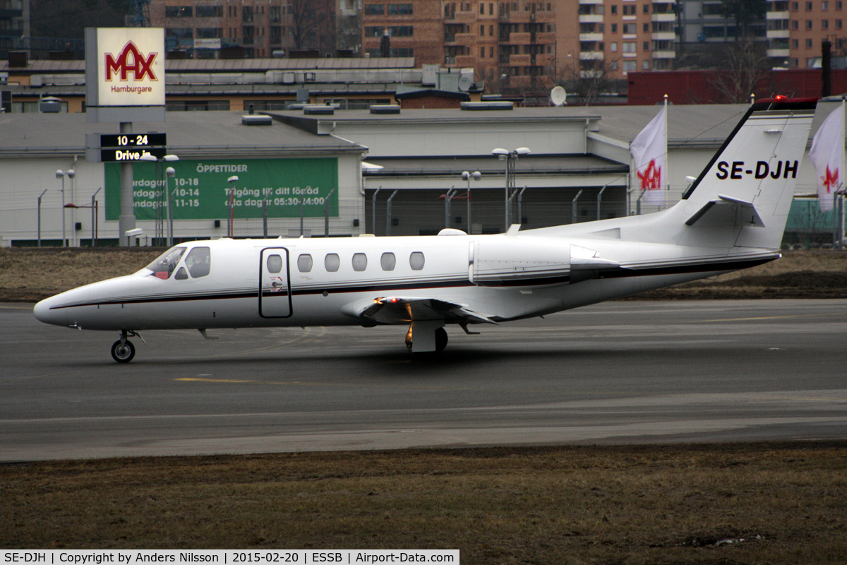 SE-DJH, 2002 Cessna 550 Citation Bravo C/N 550-1022, Lining up runway 30.