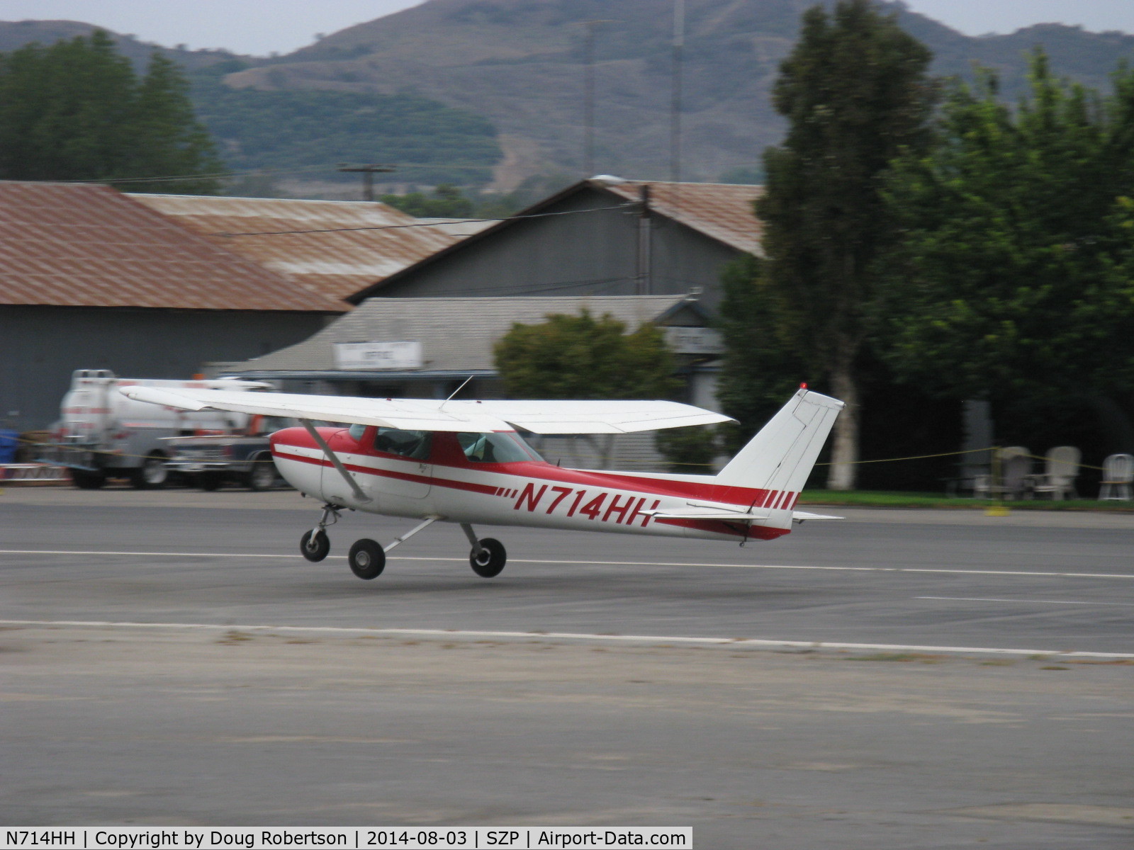 N714HH, 1977 Cessna 150M C/N 15079185, 1977 Cessna 150M, Continental O-200 100 Hp, near touchdown