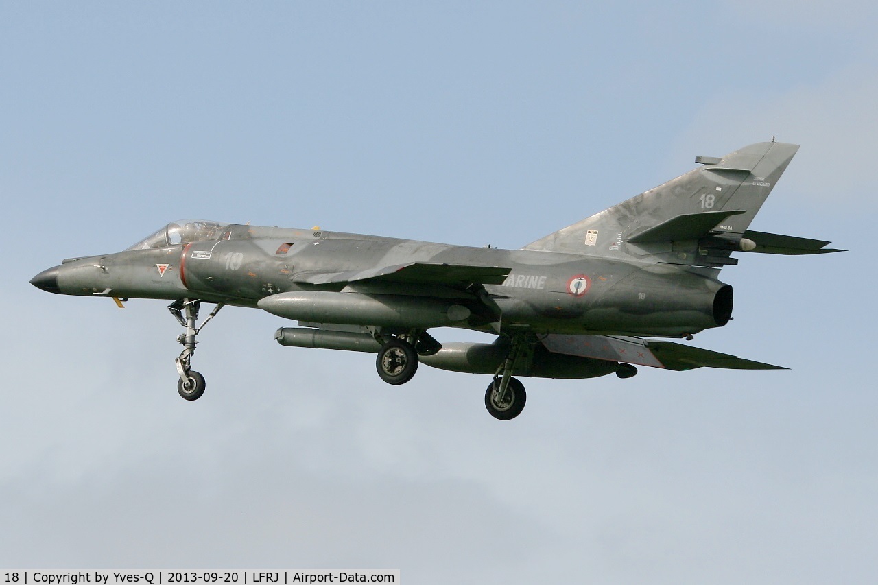 18, Dassault Super Etendard C/N 18, Dassault Super Etendard M (SEM), On final rwy 26, Landivisiau Naval Air Base (LFRJ)