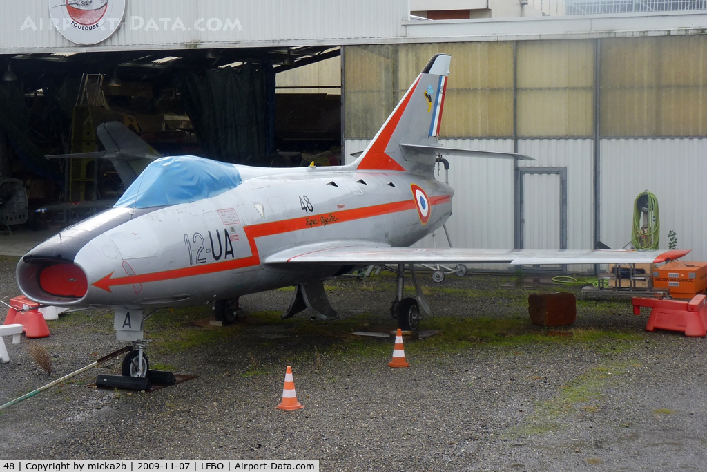 48, Dassault Super Mystere B.2 C/N 48, Parked