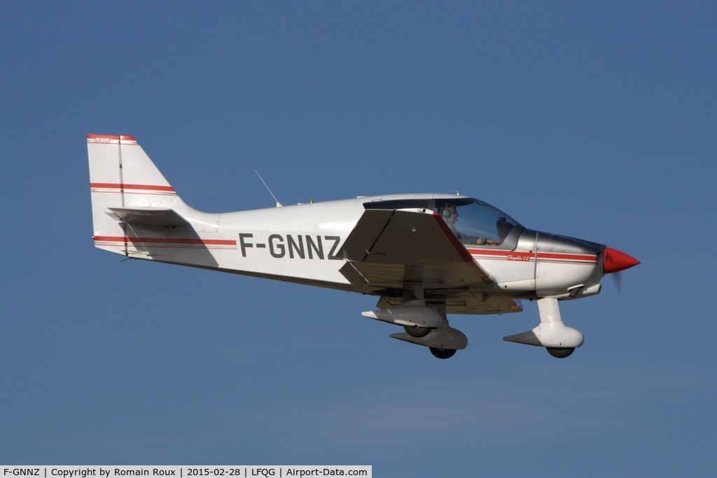 F-GNNZ, 1995 Robin DR-400-120 Dauphin 2+2 C/N 2270, Landing