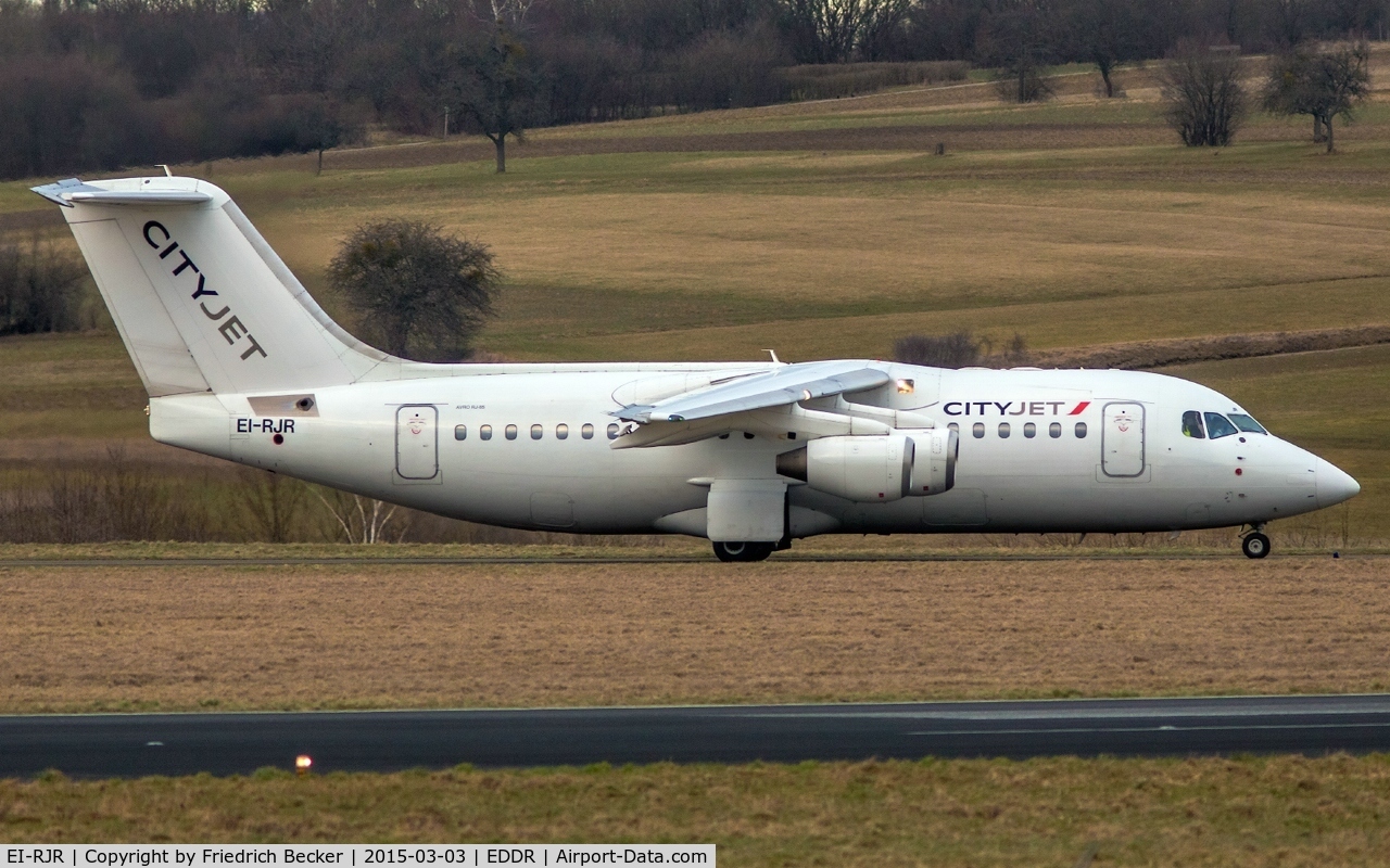 EI-RJR, 2000 British Aerospace Avro 146-RJ85A C/N E2364, taxying to the active