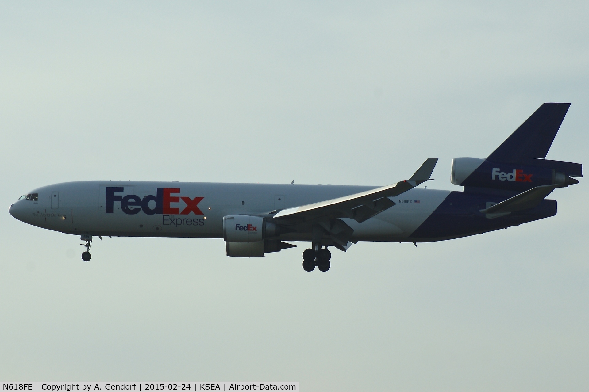 N618FE, 1996 McDonnell Douglas MD-11F C/N 48754, Fed Ex, is here arriving at Seattle-Tacoma Int'l(KSEA) from Oakland(KOAk)