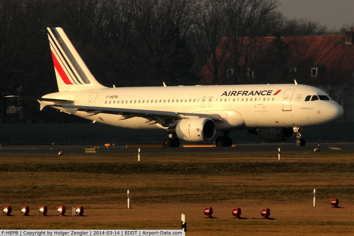 F-HEPB, 2010 Airbus A320-214 C/N 4241, Direction CDG: Todays first link between capitals...