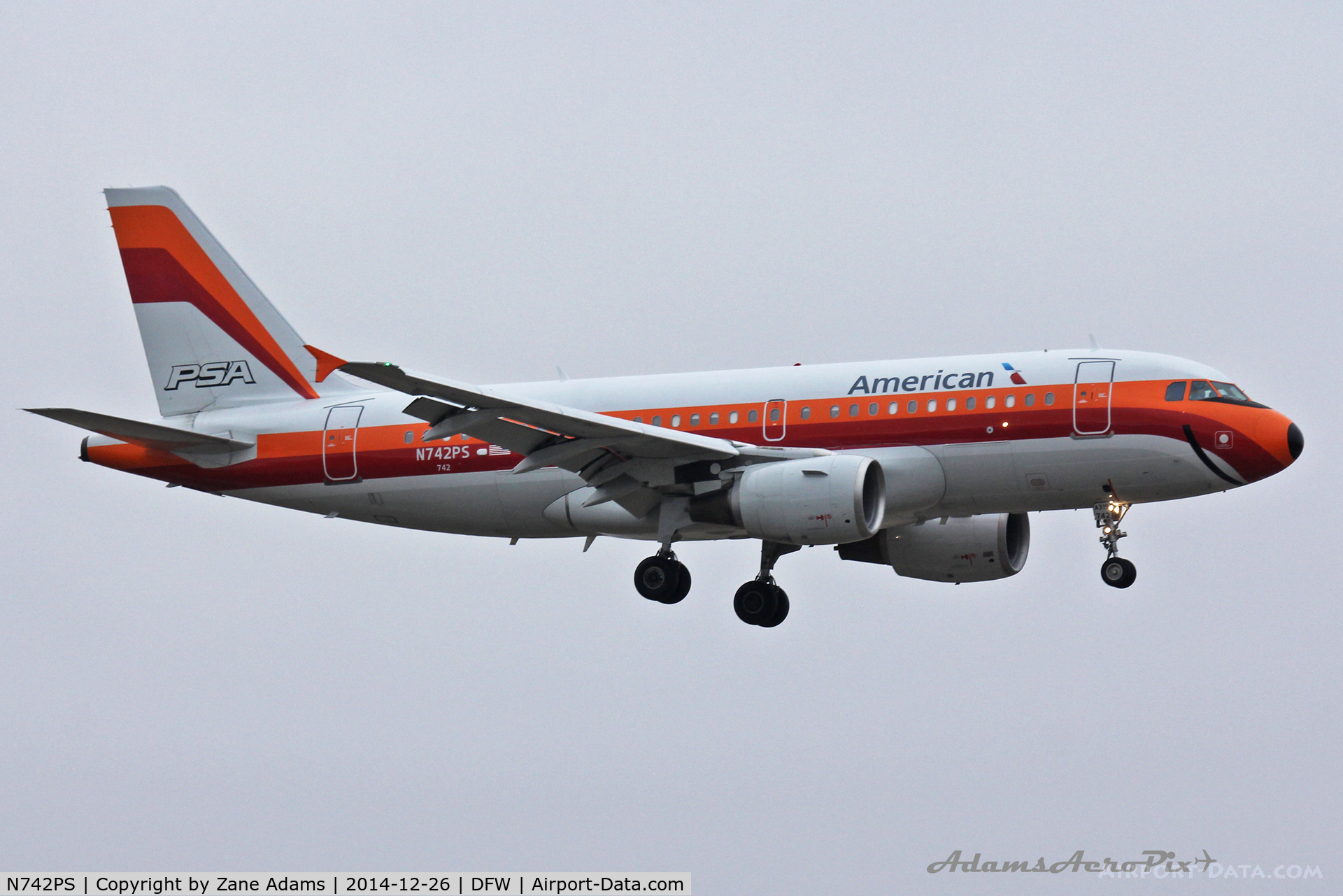 N742PS, 2000 Airbus A319-112 C/N 1275, Landing at DFW Airport