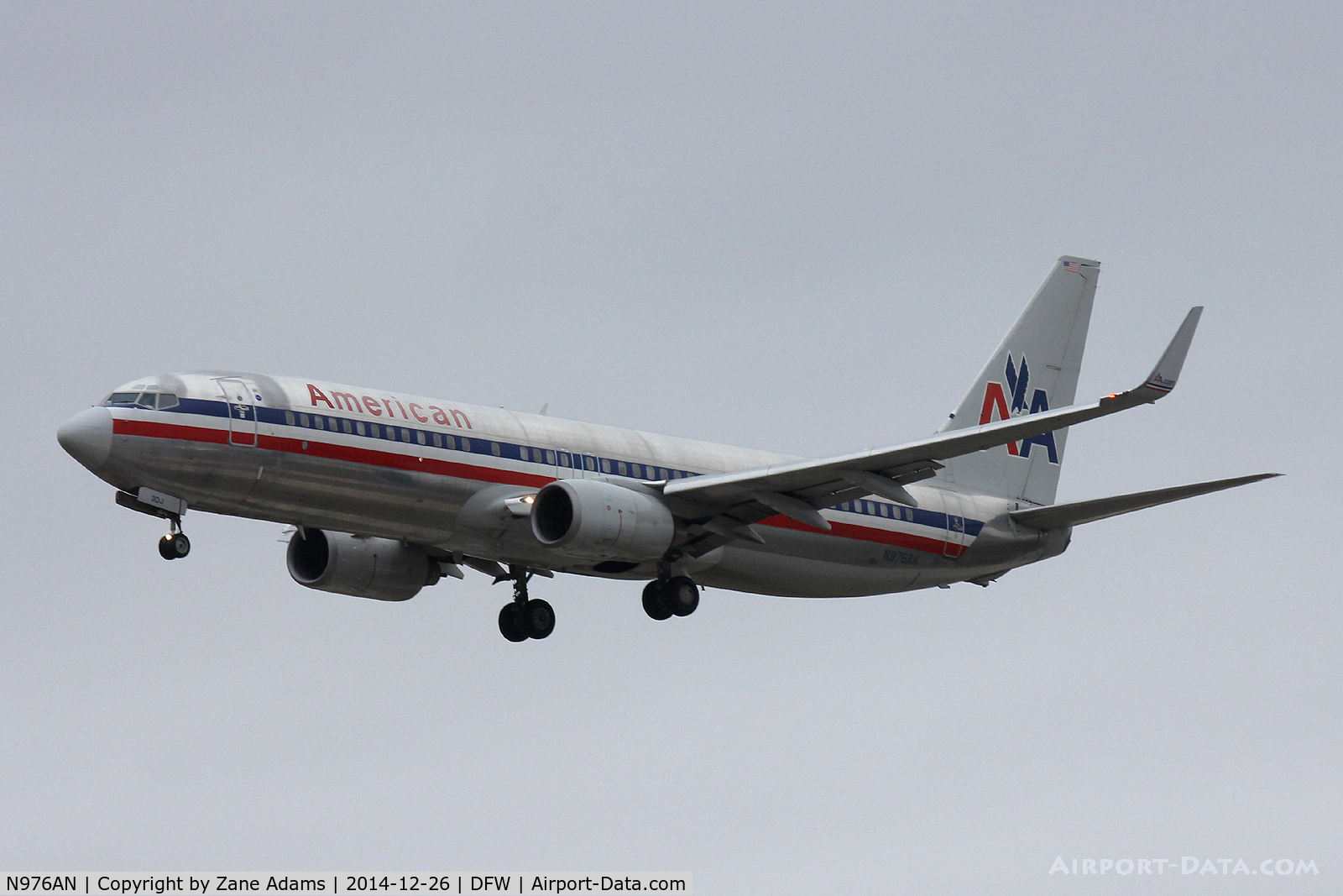 N976AN, 2001 Boeing 737-823 C/N 30099, Landing at DFW Airport