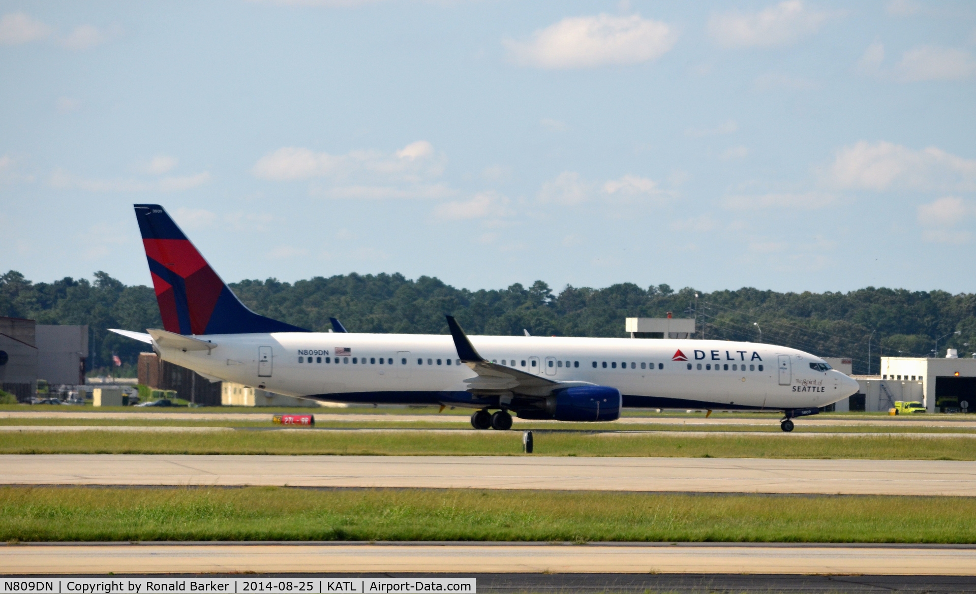 N809DN, 2013 Boeing 737-932/ER C/N 31915, Taxi Atlanta