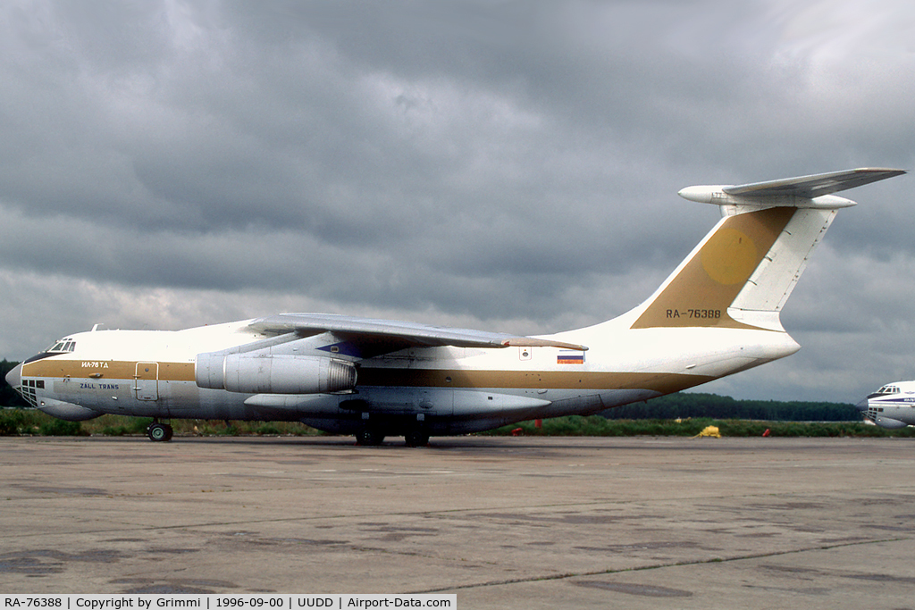 RA-76388, Ilyushin IL-76TD C/N 1013406204, Golden Ilyushin, former Il-76MD by Sowjet/Russian Air Force as CCCP-78851 and now in use by Angolan Air Force as D2-FGG; l/n KWG 05jun13 - Kodachrome64