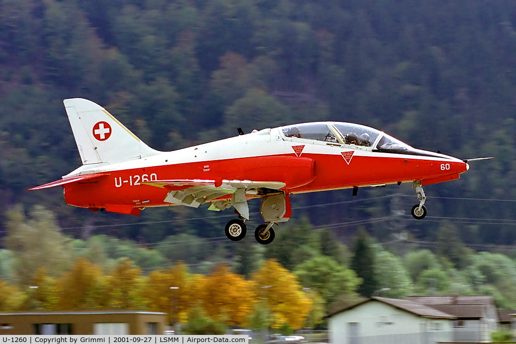 U-1260, British Aerospace Hawk T.66 C/N SW010/345, Short visit at Meiringen due Helicopter repetition course at Interlaken brought me that beauty on a low go-around ;)