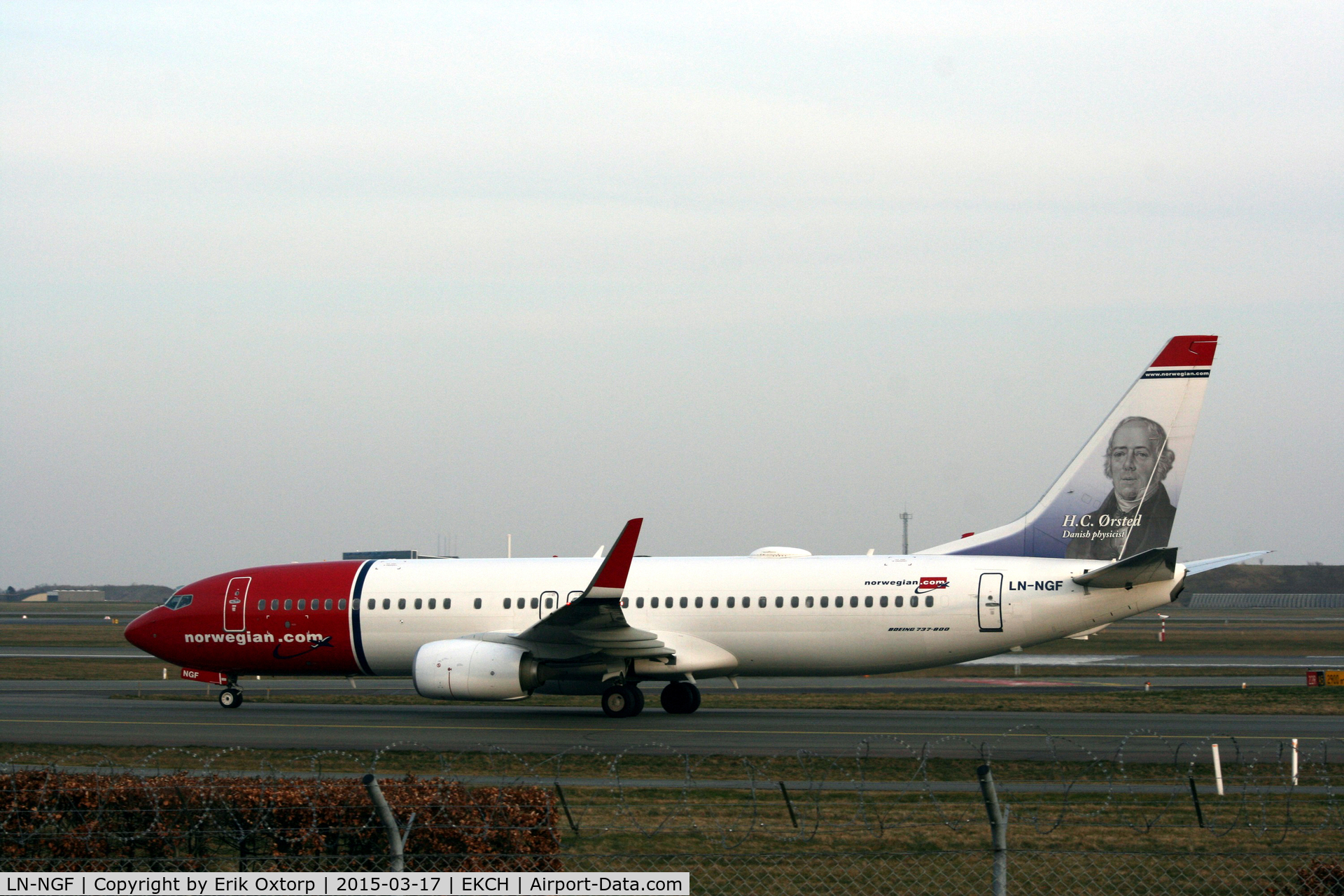 LN-NGF, 2012 Boeing 737-8JP C/N 39017, LN-NGF arrived rw 04L