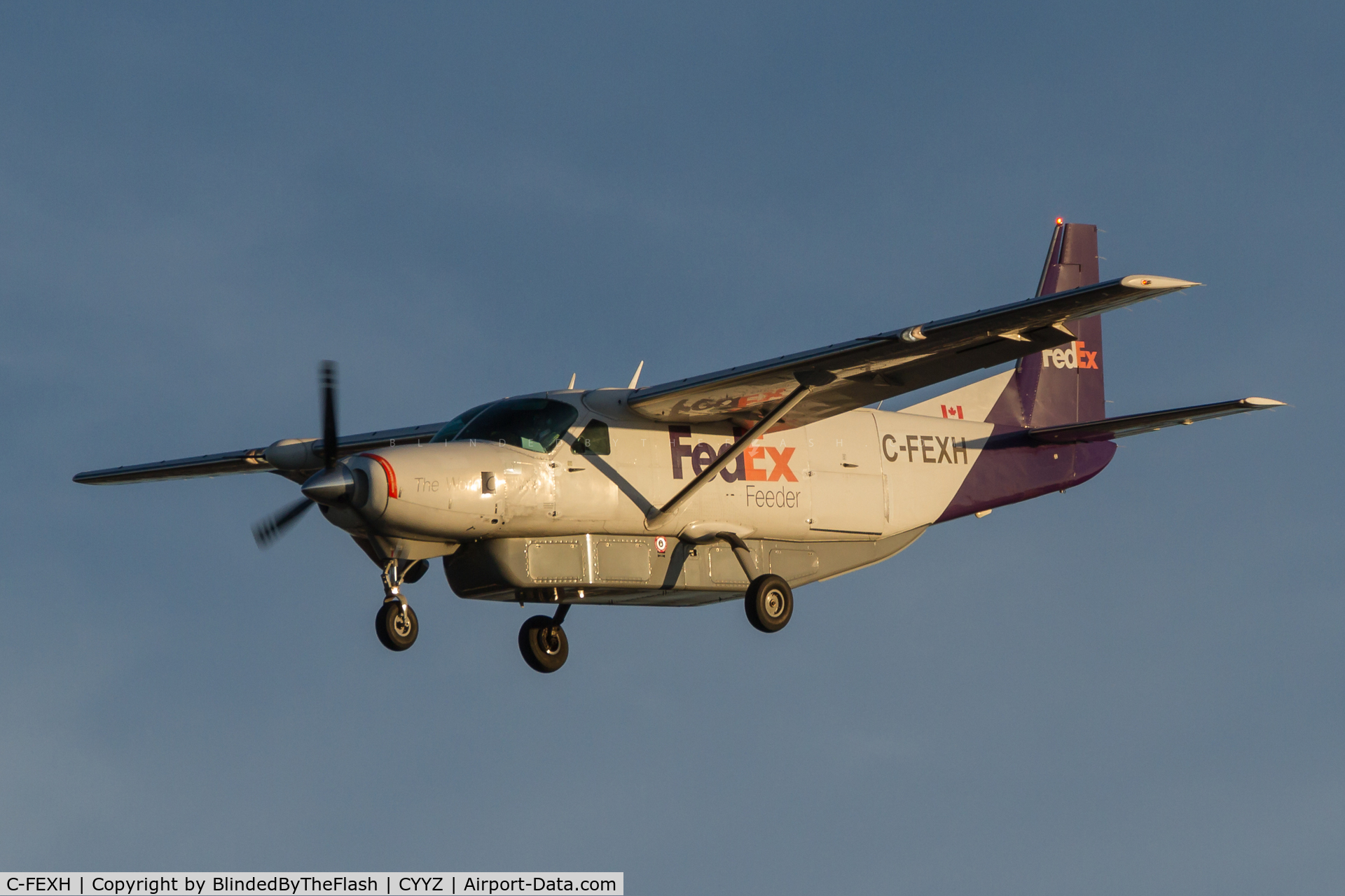 C-FEXH, 1987 Cessna 208B Super Cargomaster C/N 208B-0017, On short final for runway 05 at Toronto Pearson