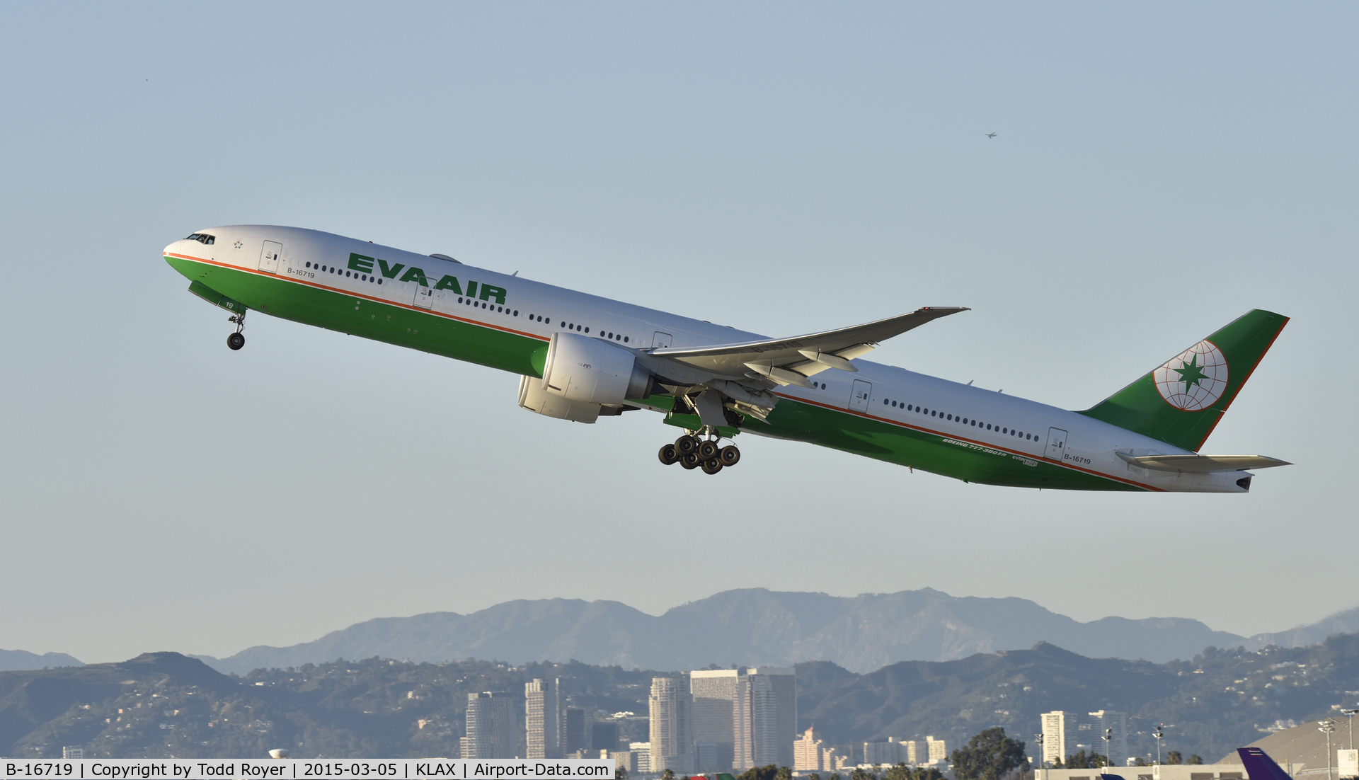 B-16719, 2014 Boeing 777-36N/ER C/N 42103, Departing LAX on 25R