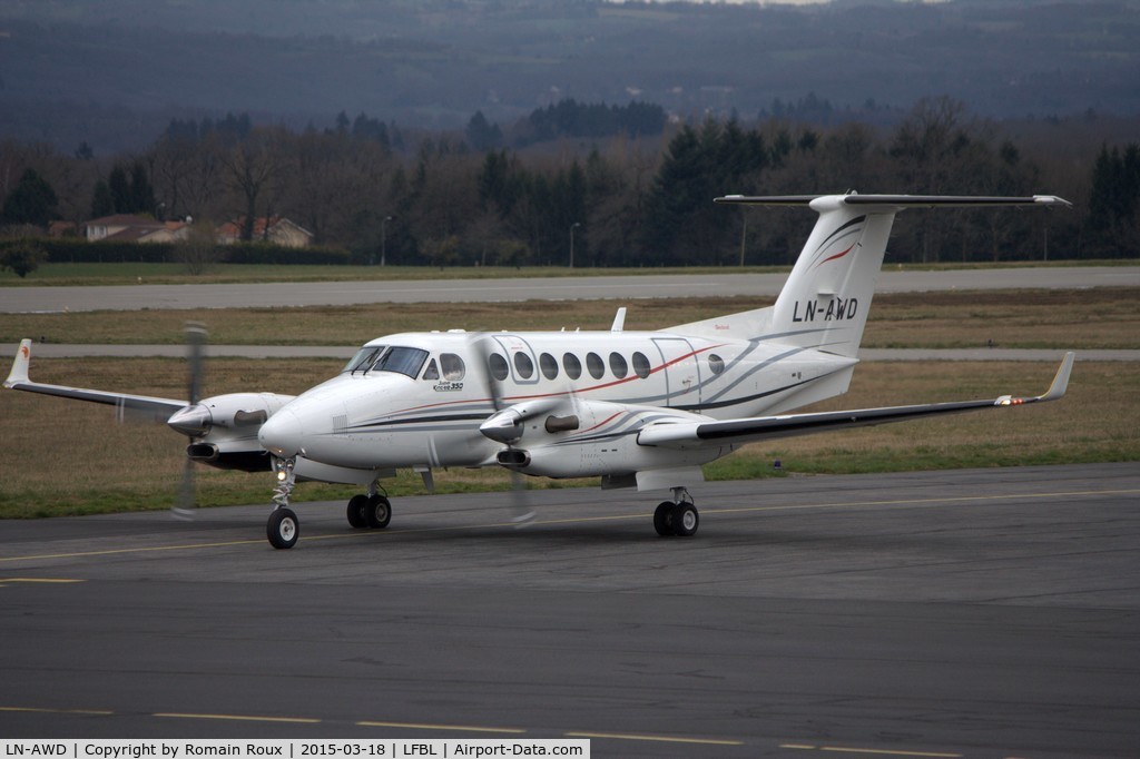 LN-AWD, 1999 Beech Super King Air 350 C/N FL-256, From Oslo for a fuel stop et departured to Alicante
