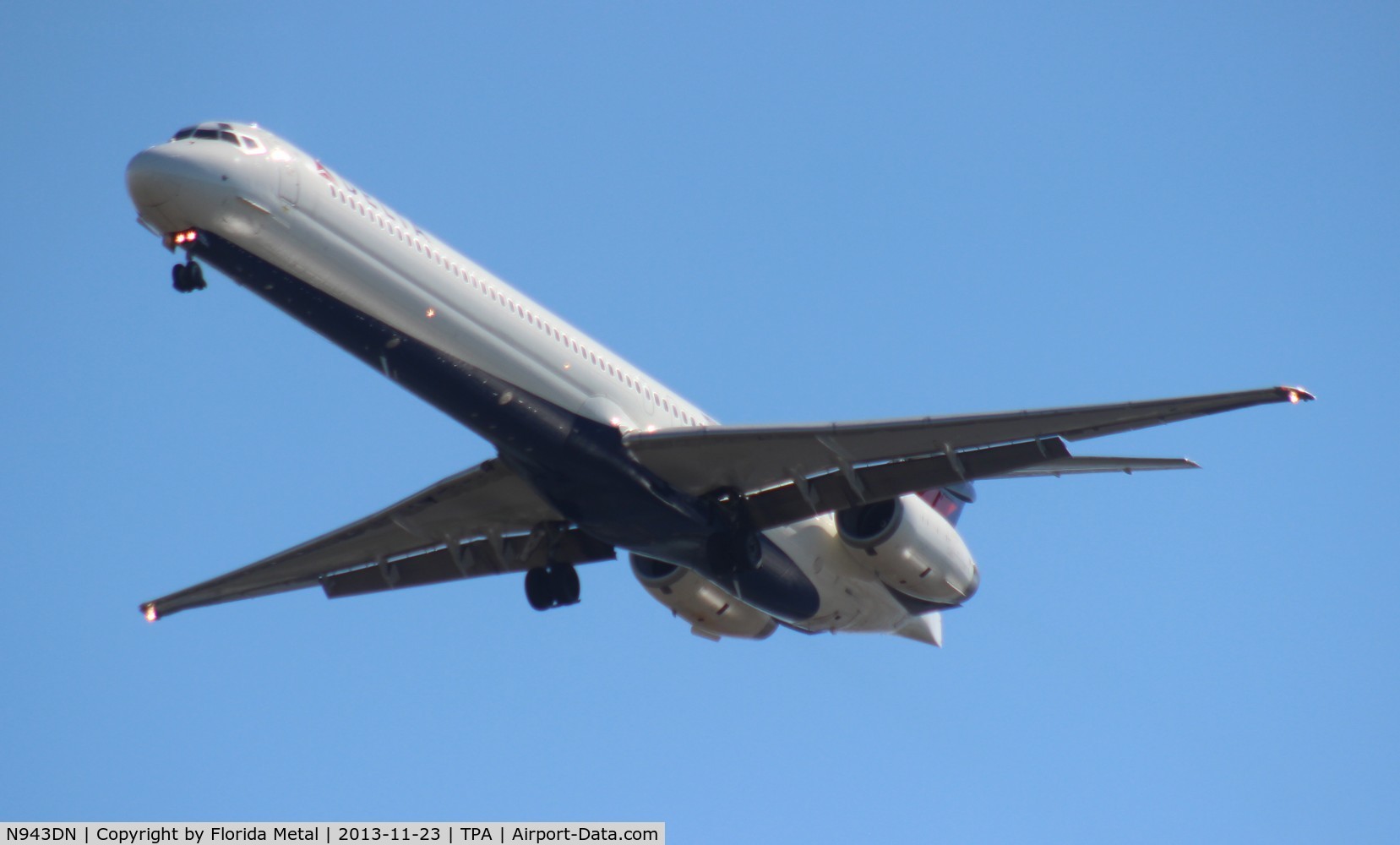 N943DN, 1997 McDonnell Douglas MD-90-30 C/N 53557, Delta