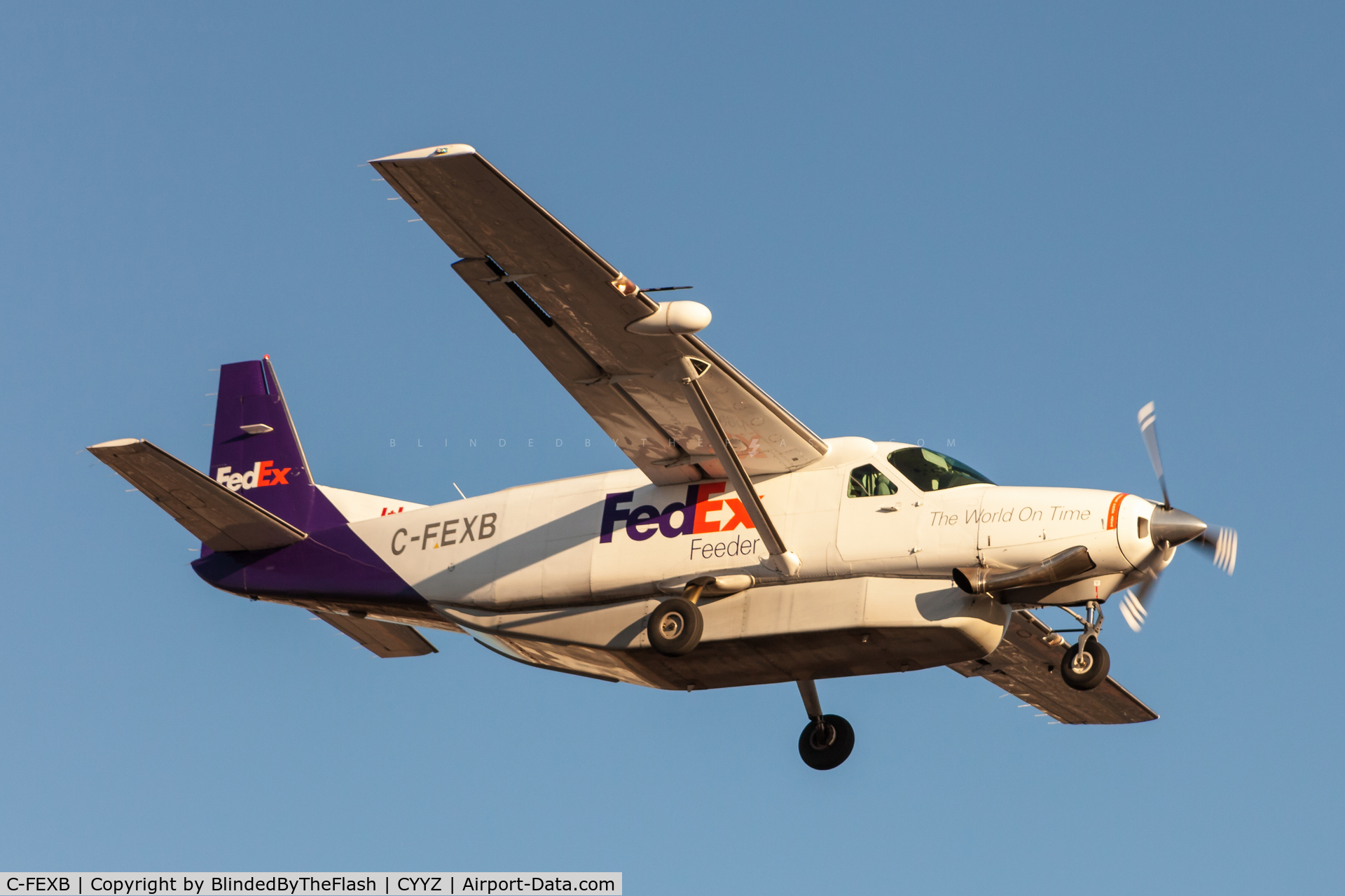C-FEXB, 1996 Cessna 208B Grand Caravan C/N 208B0539, Short final for runway 23 at Toronto Pearson