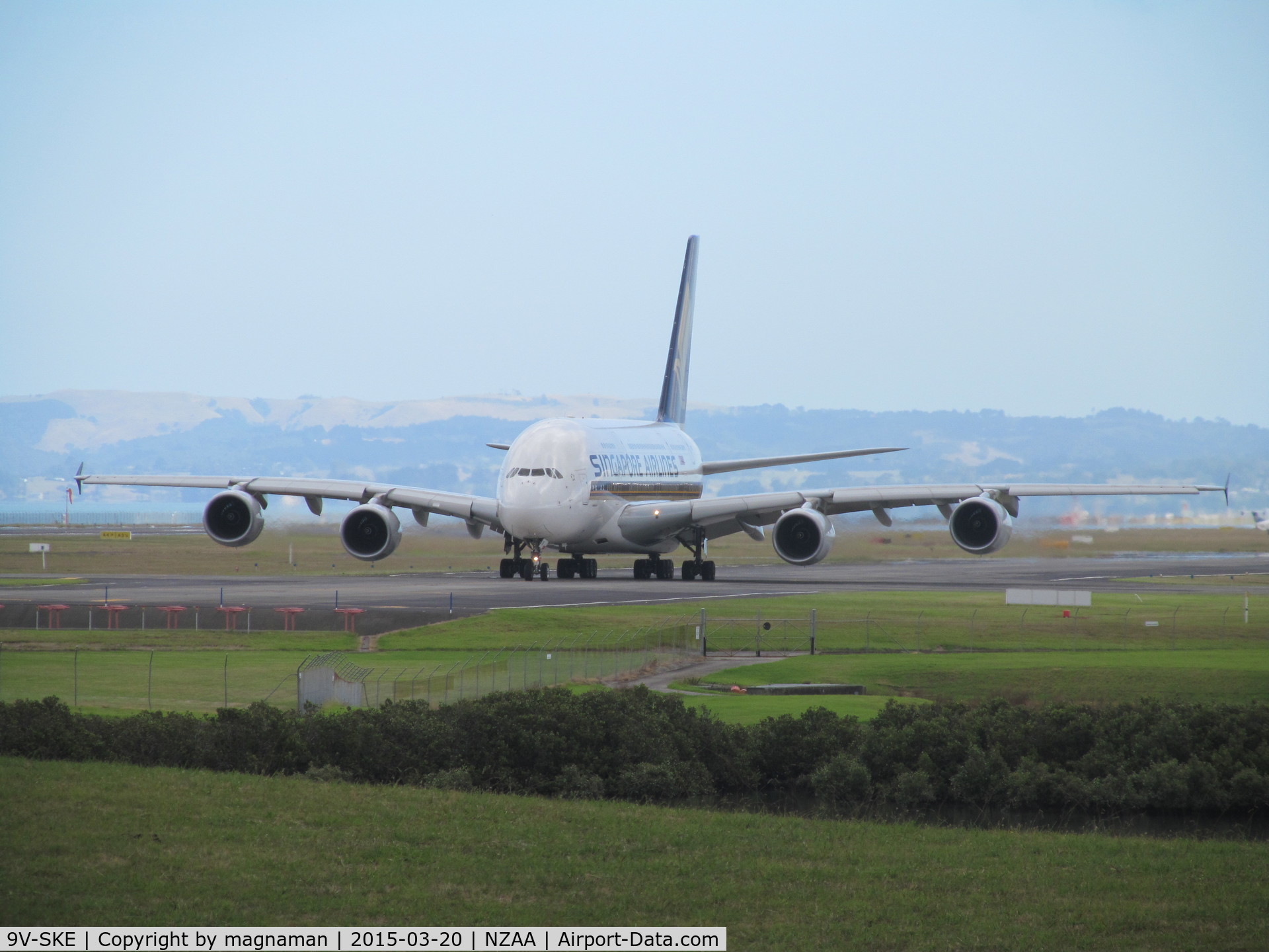 9V-SKE, 2007 Airbus A380-841 C/N 010, taxying for departure