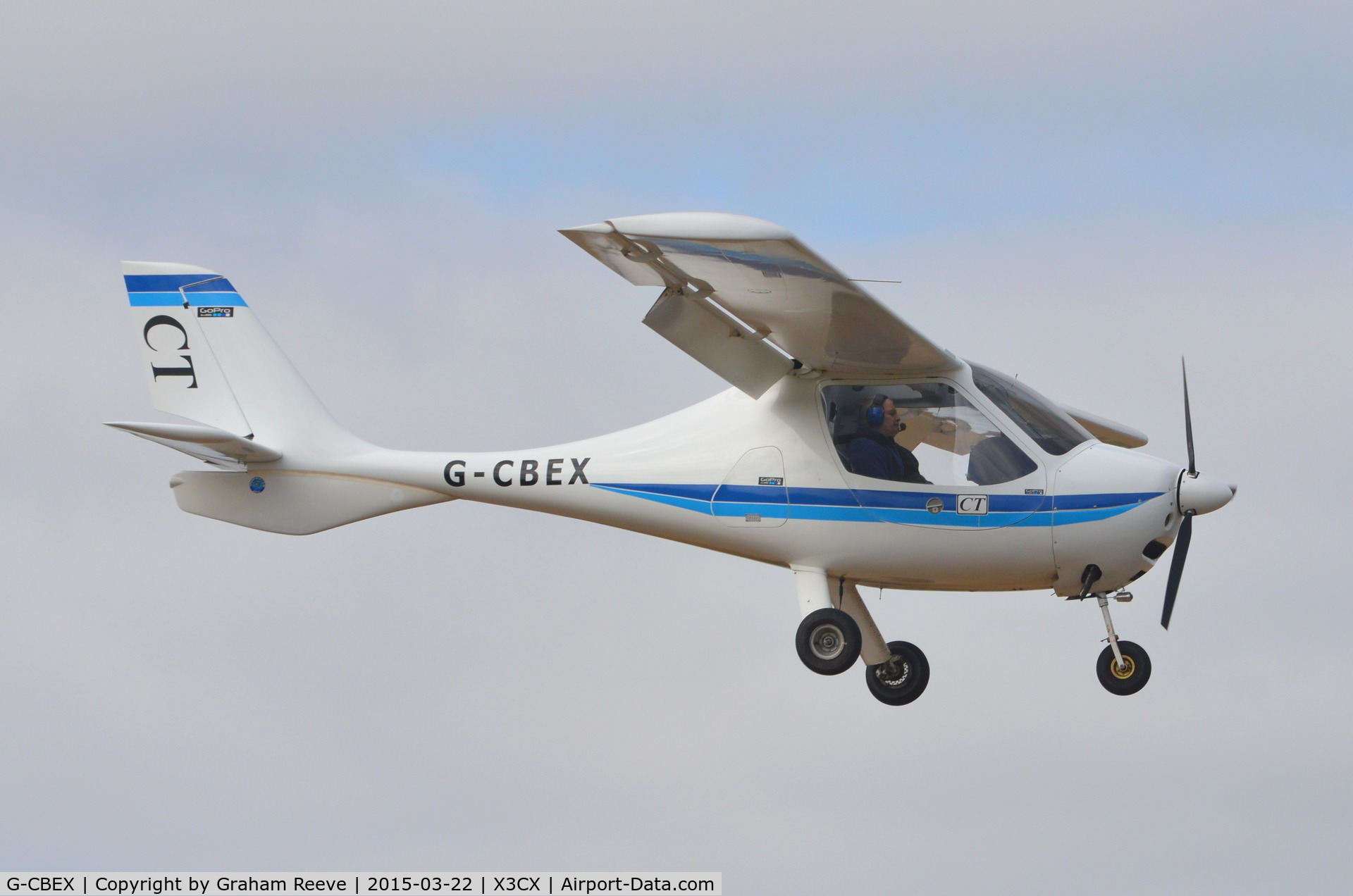 G-CBEX, 2001 Flight Design CT2K C/N 01.08.01.23, Landing at Northrepps.