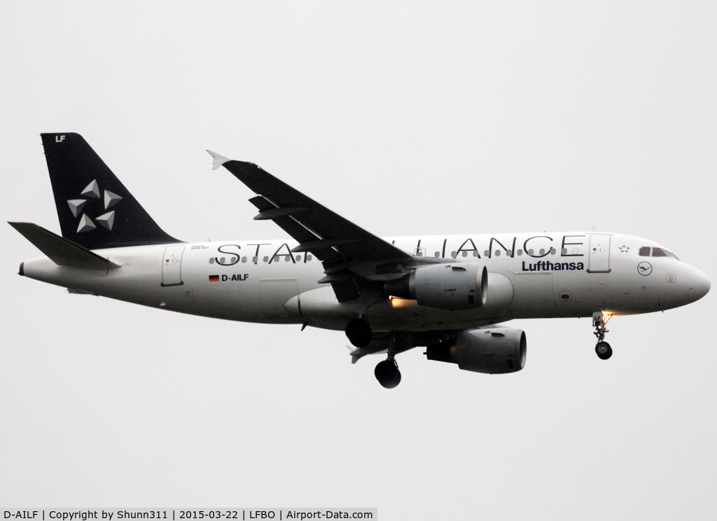 D-AILF, 1996 Airbus A319-114 C/N 636, Landing rwy 14R in Star Alliance c/s