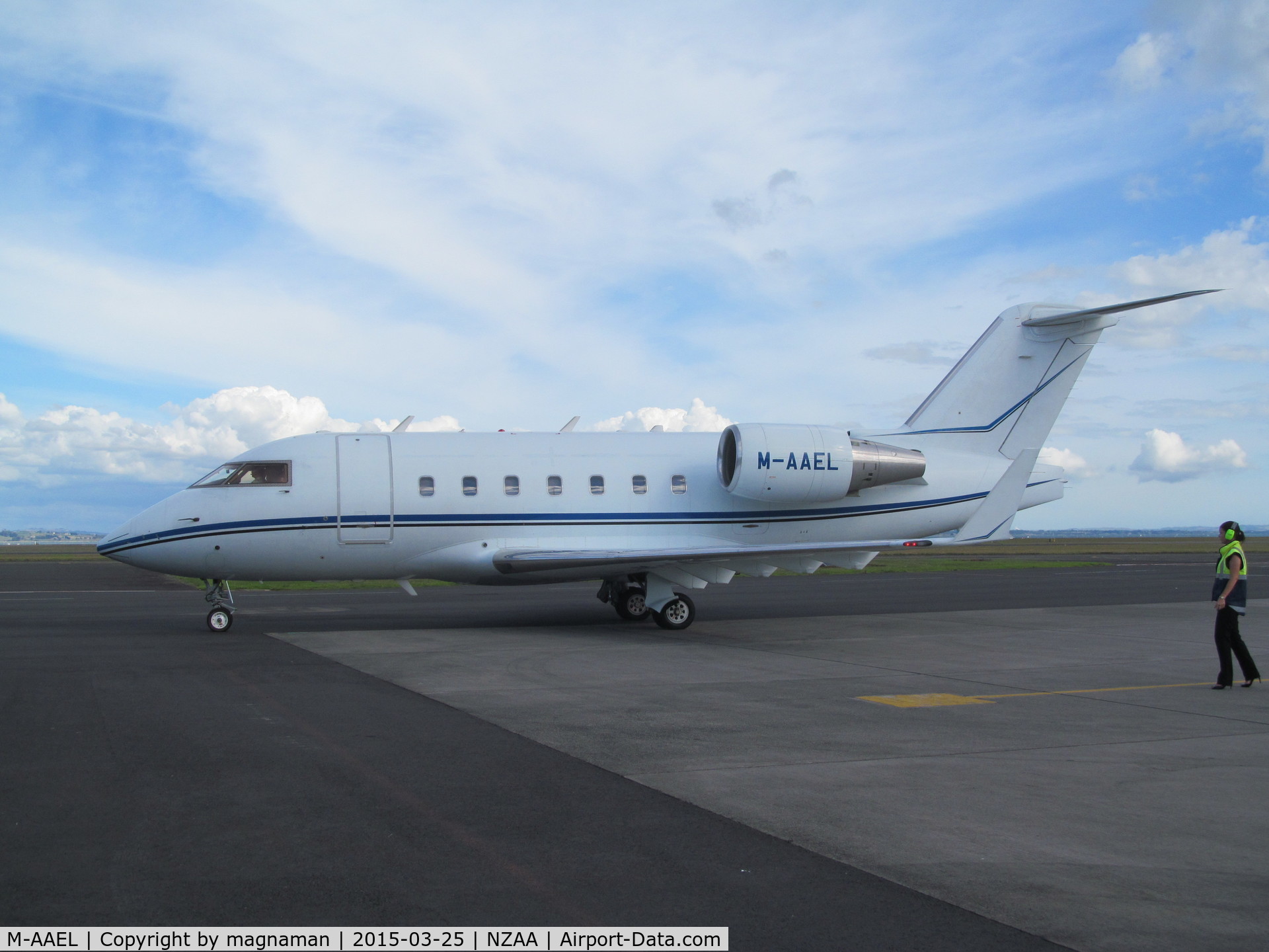M-AAEL, 2005 Bombardier Challenger 604 (CL-600-2B16) C/N 5604, parked up - yet to disembark