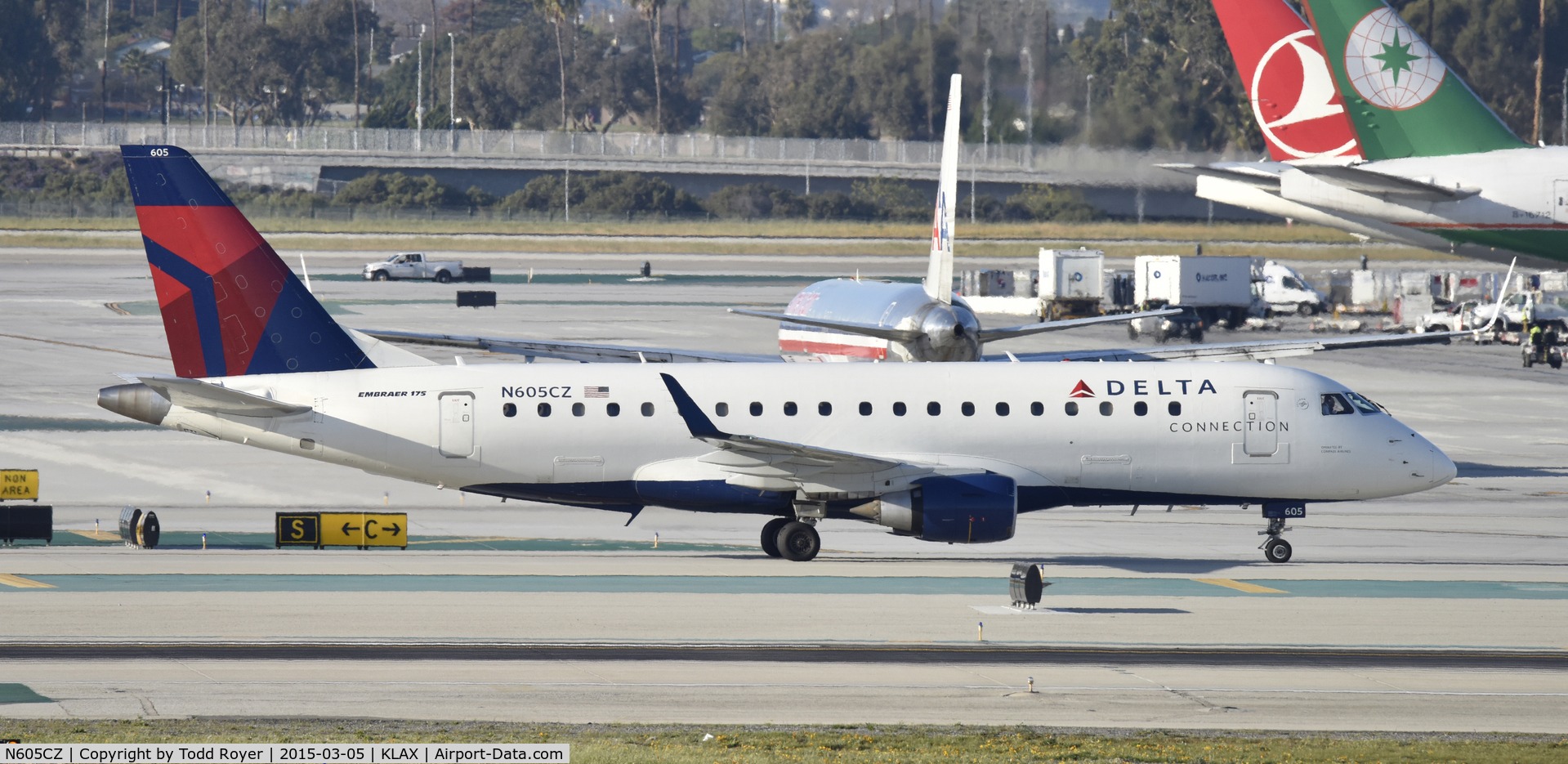 N605CZ, 2007 Embraer 175LR (ERJ-170-200LR) C/N 17000186, Taxiing to gate at LAX