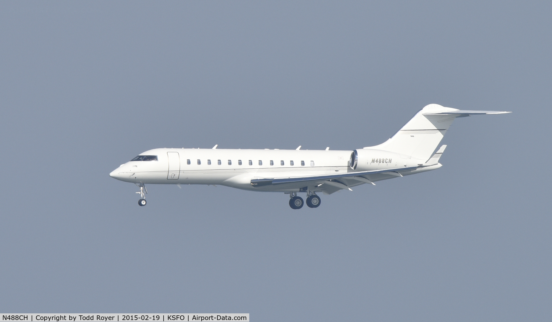 N488CH, 2004 Bombardier BD-700-1A10 Global Express C/N 9150, Landing at SFO